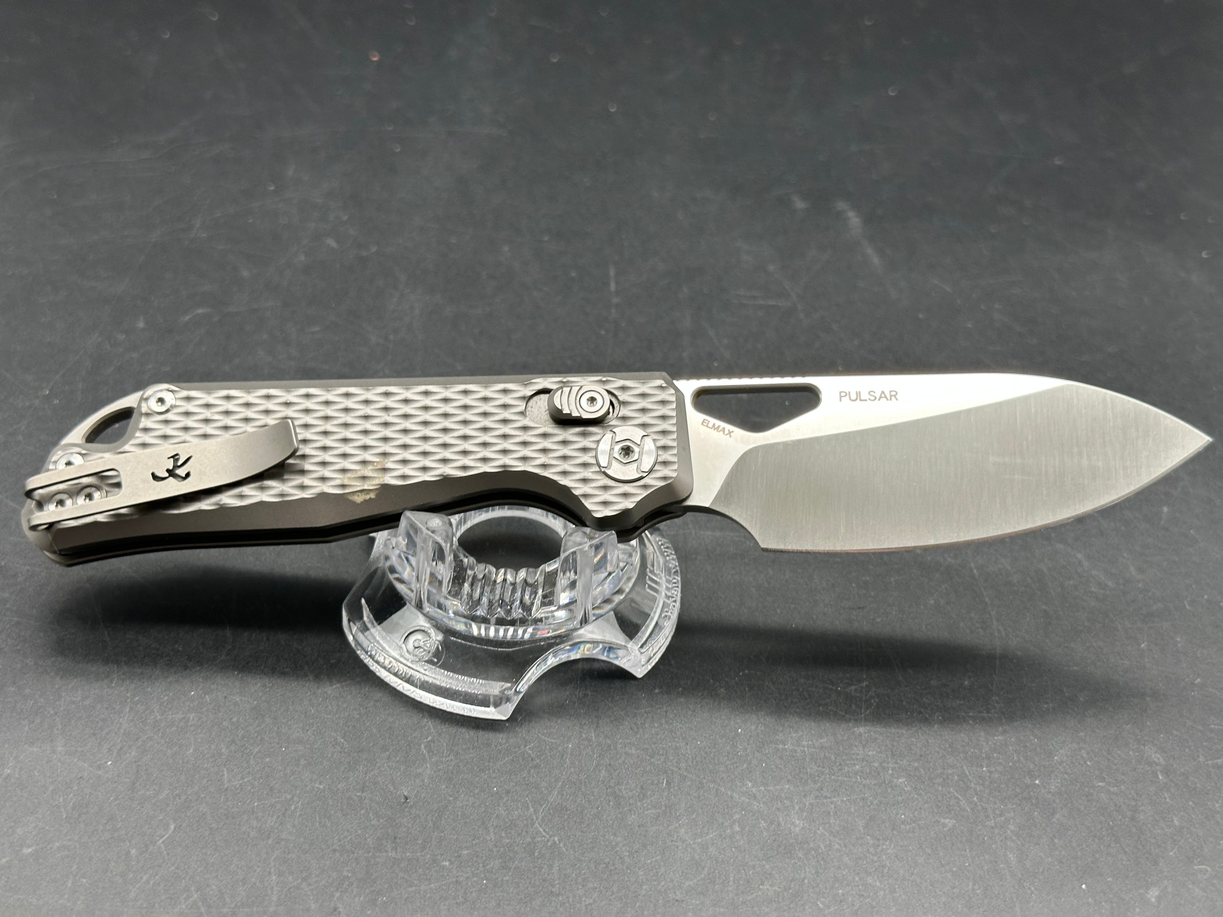 Kunwu Pulsar titanium handle w/Exmax blade