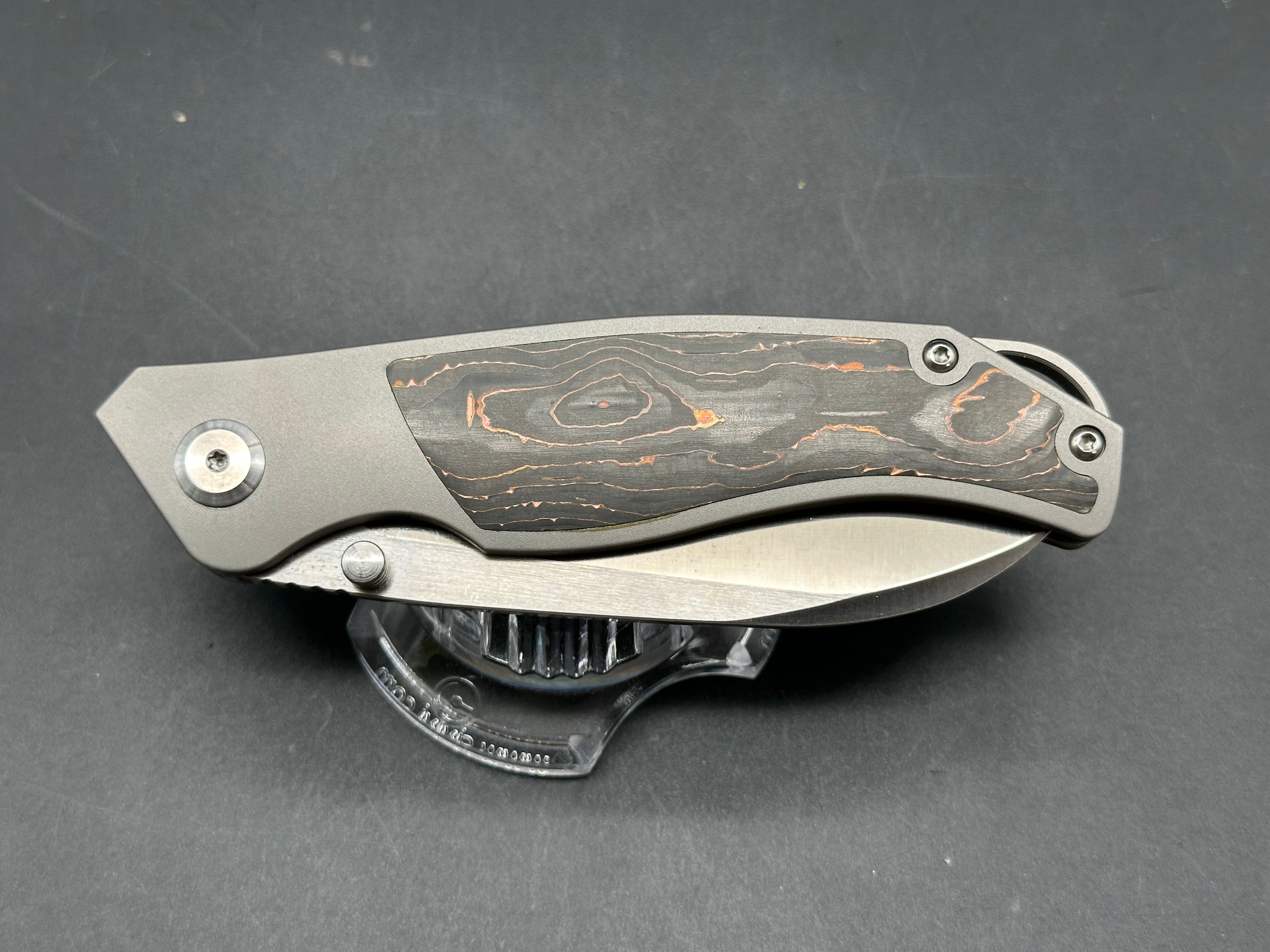 TUYA ENVY V4 FOLDING KNIFE Ti/Copper/CF HANDLE S90V PLAIN EDGE