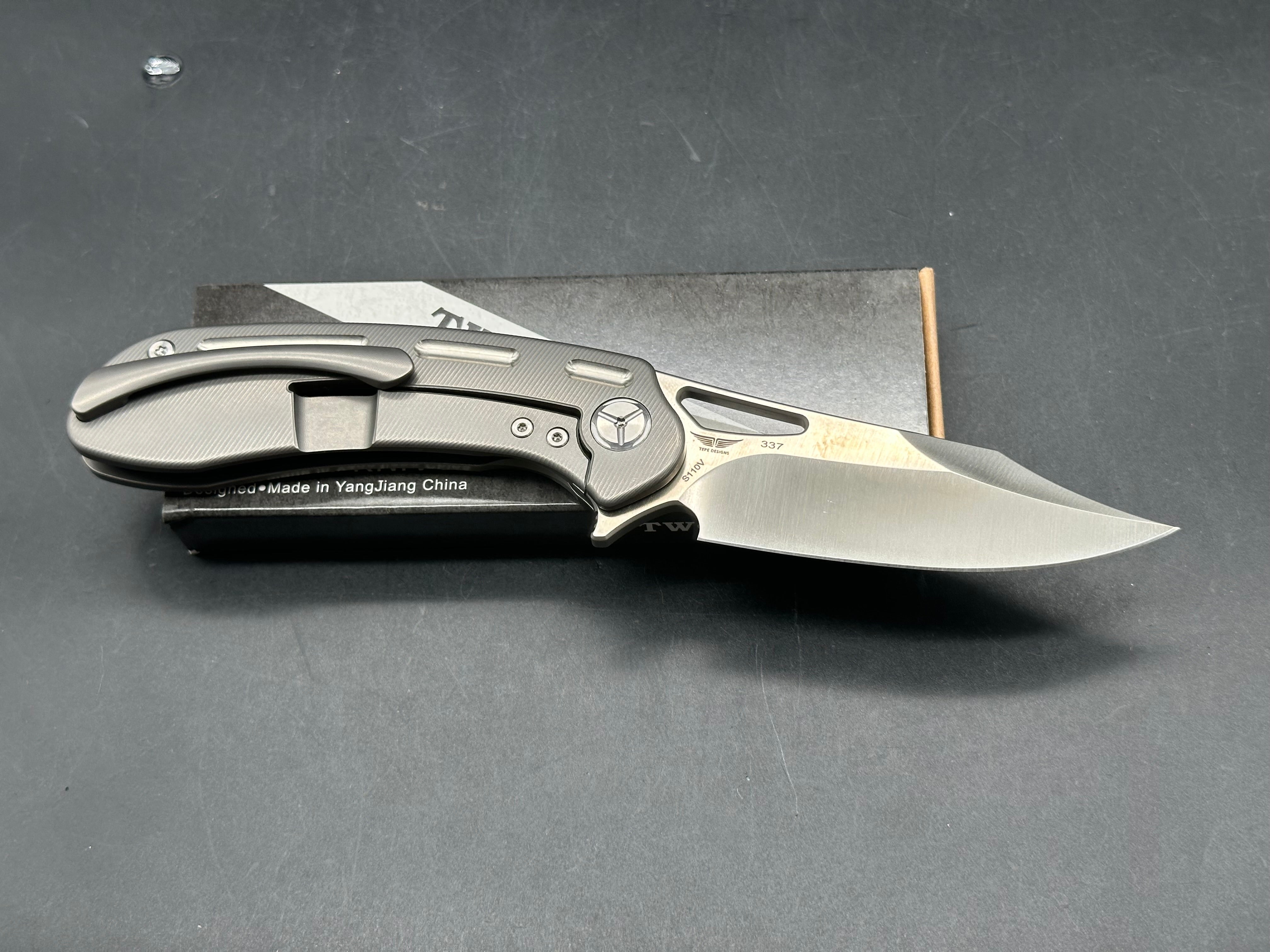 TWOSUN FOLDING KNIFE GREY TITANIUM HANDLE S110V PLAIN EDGE TS261