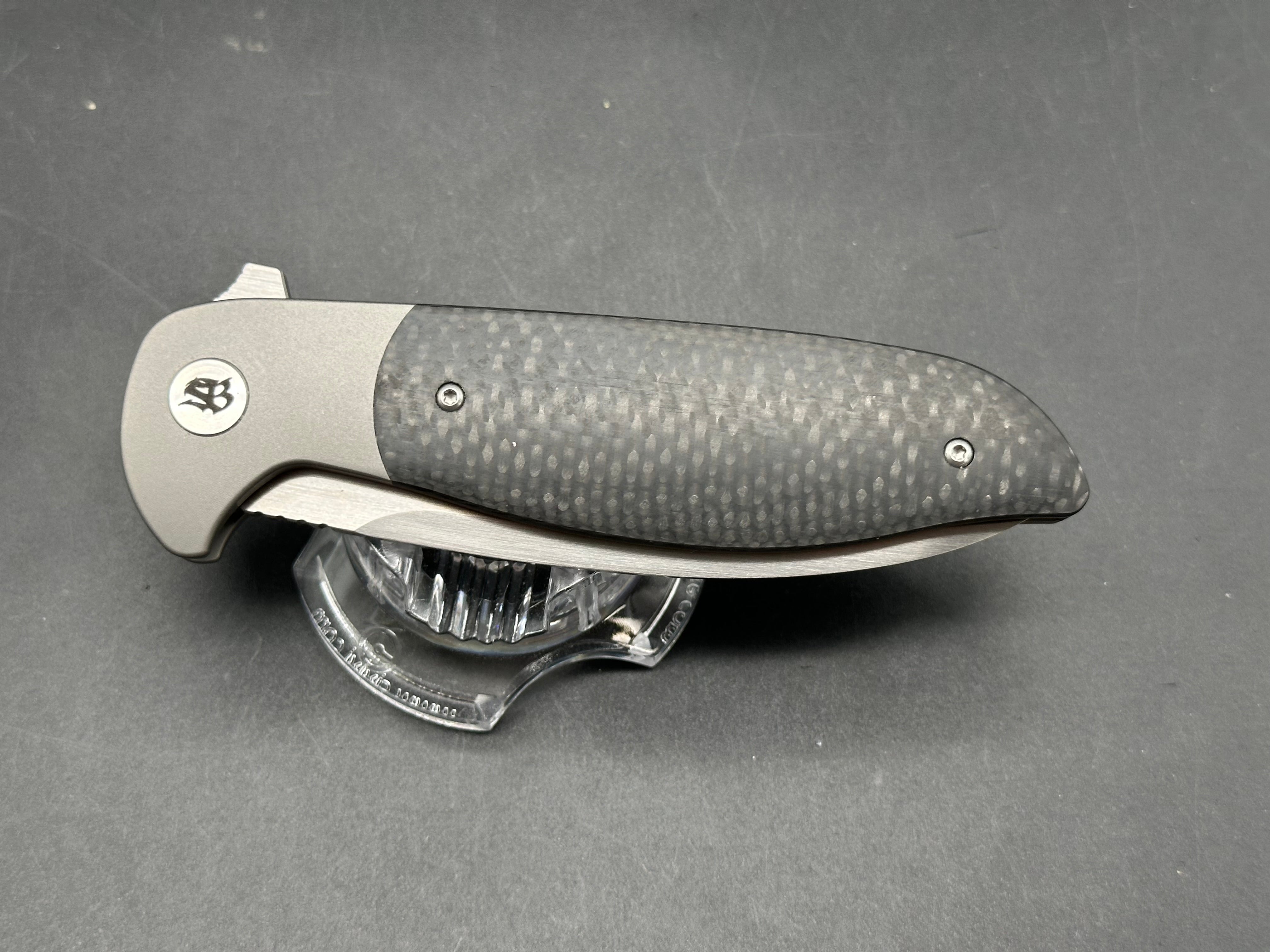 TUYA CALADAN FOLDING KNIFE TI/CARBON FIBER HANDLE S90V SPEAR POINT PLAIN EDGE SATIN FINISH
