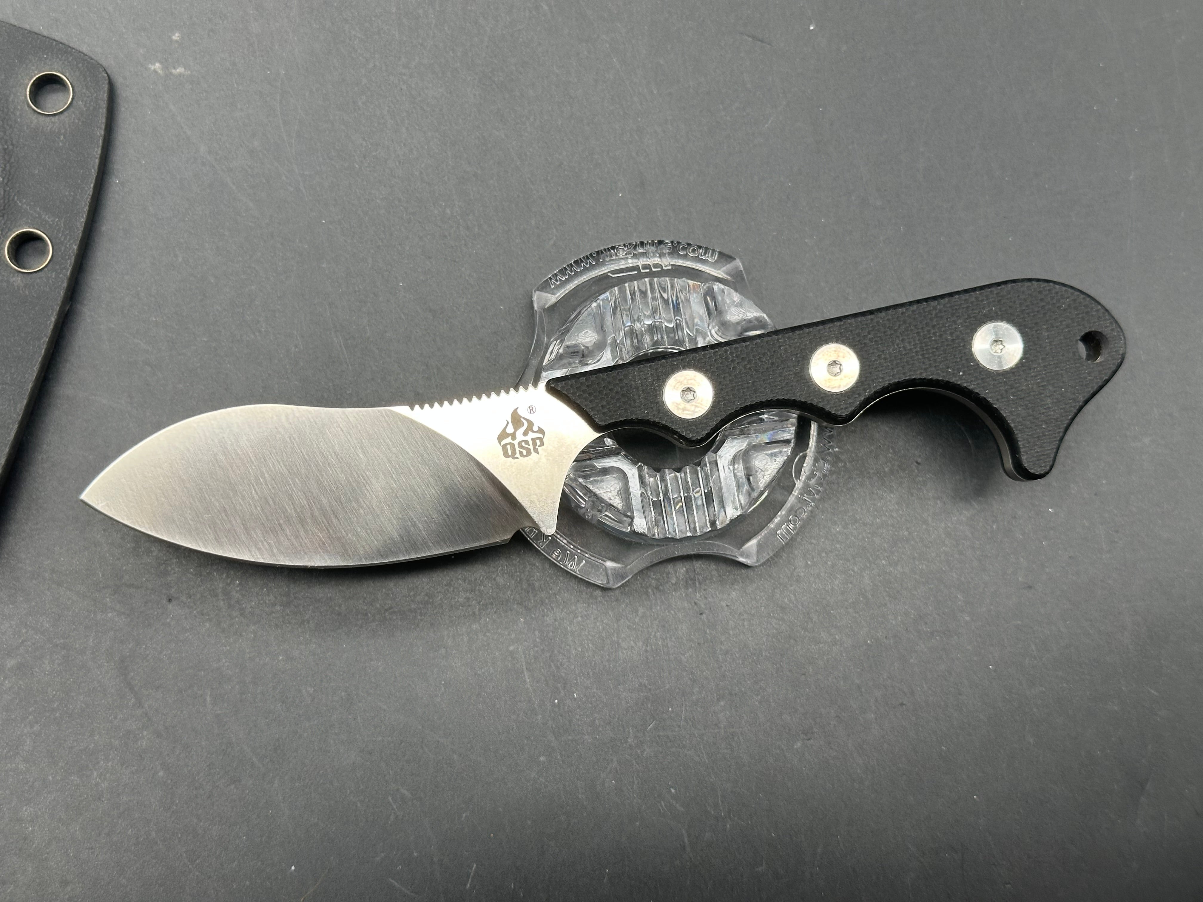QSP Neckmuk Fixed Blade Neck Knife Black G-10 (2.8" Satin)