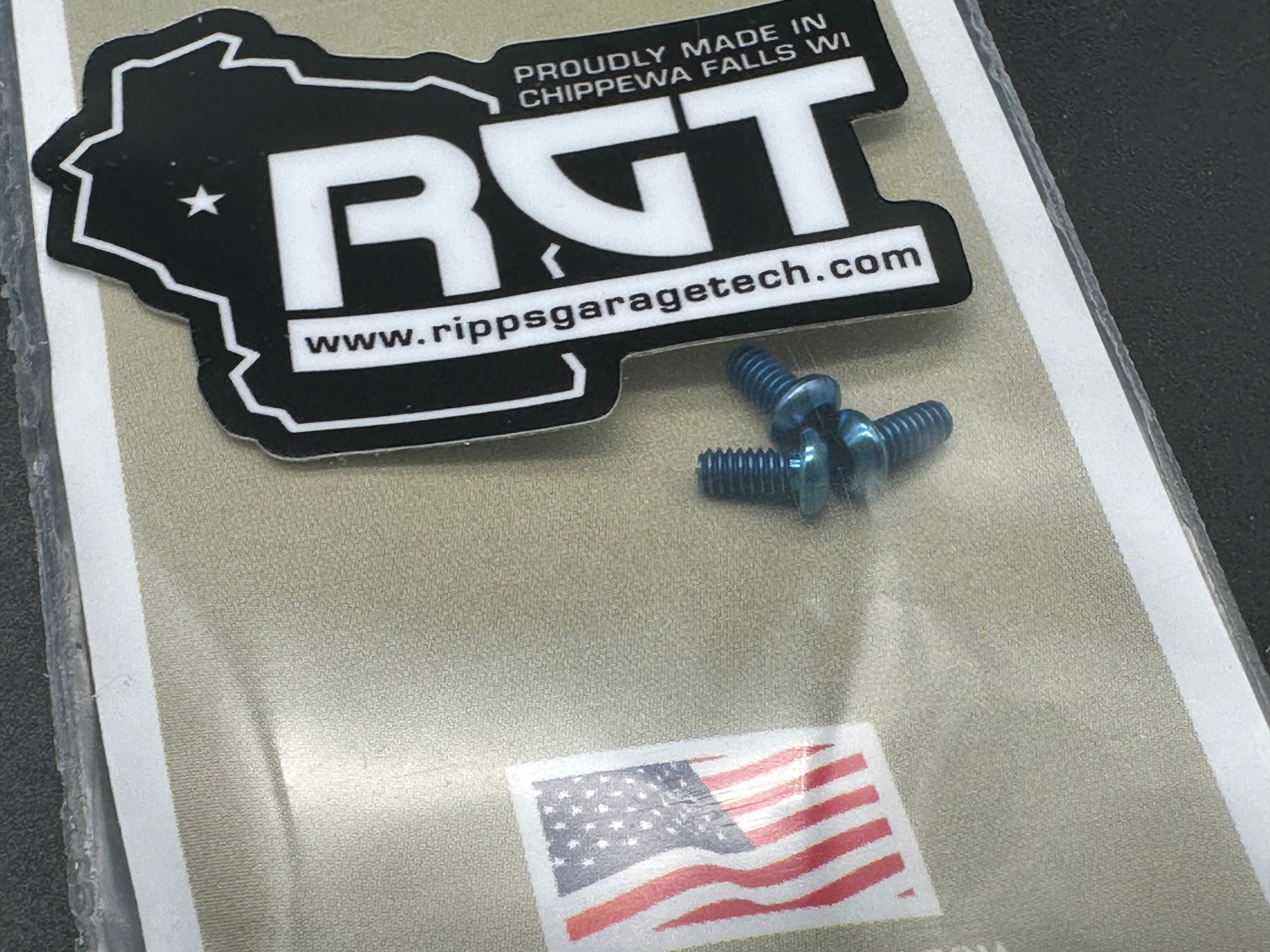 Spyderco Para 3, 2.93" CPM S45VN Stonewash Pacific Sons Acrylic Clear Scales and Blue Anodized Hardware and Ripp's Garage Tech (RGT) Titanium Blue Pocket Clip