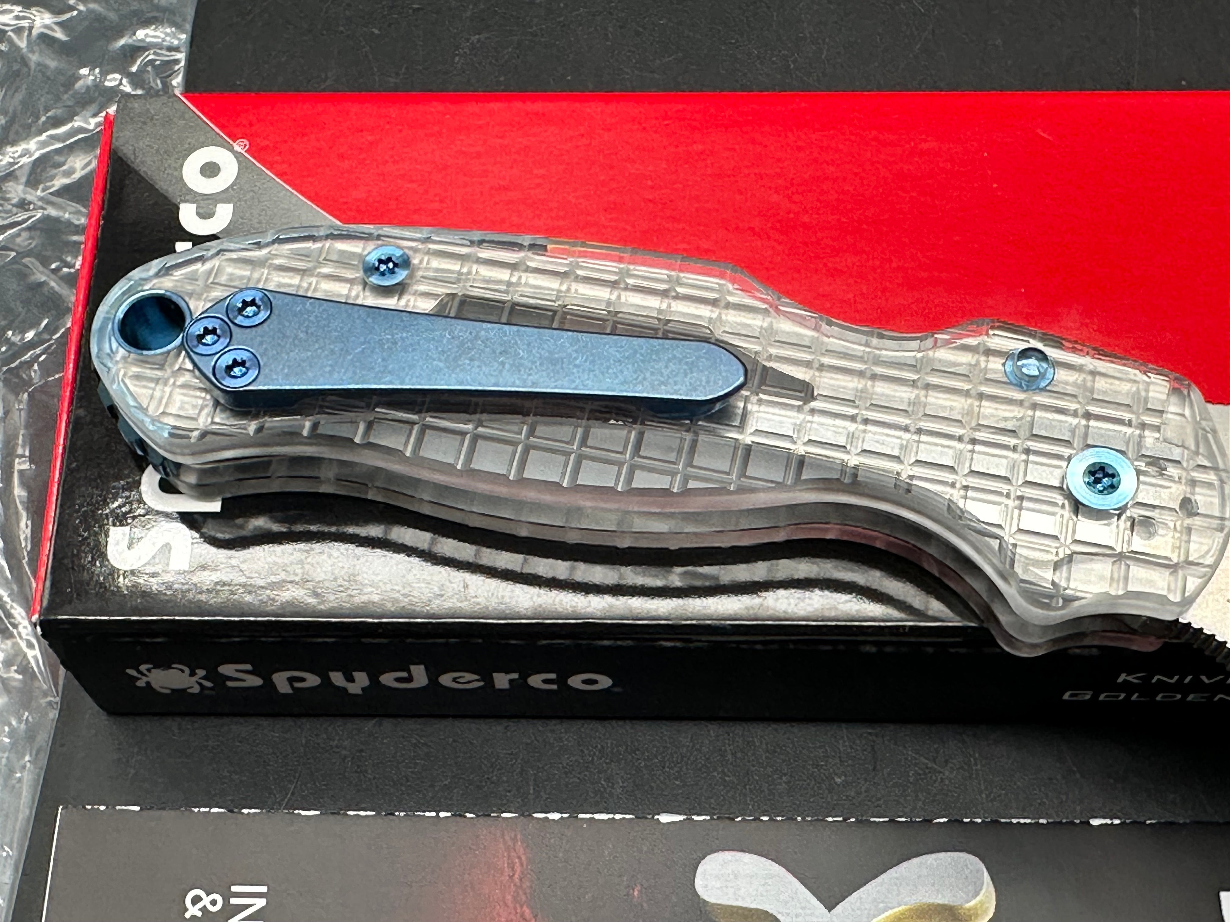 Spyderco Para 3, 2.93" CPM S45VN Stonewash Pacific Sons Acrylic Clear Scales and Blue Anodized Hardware and Ripp's Garage Tech (RGT) Titanium Blue Pocket Clip