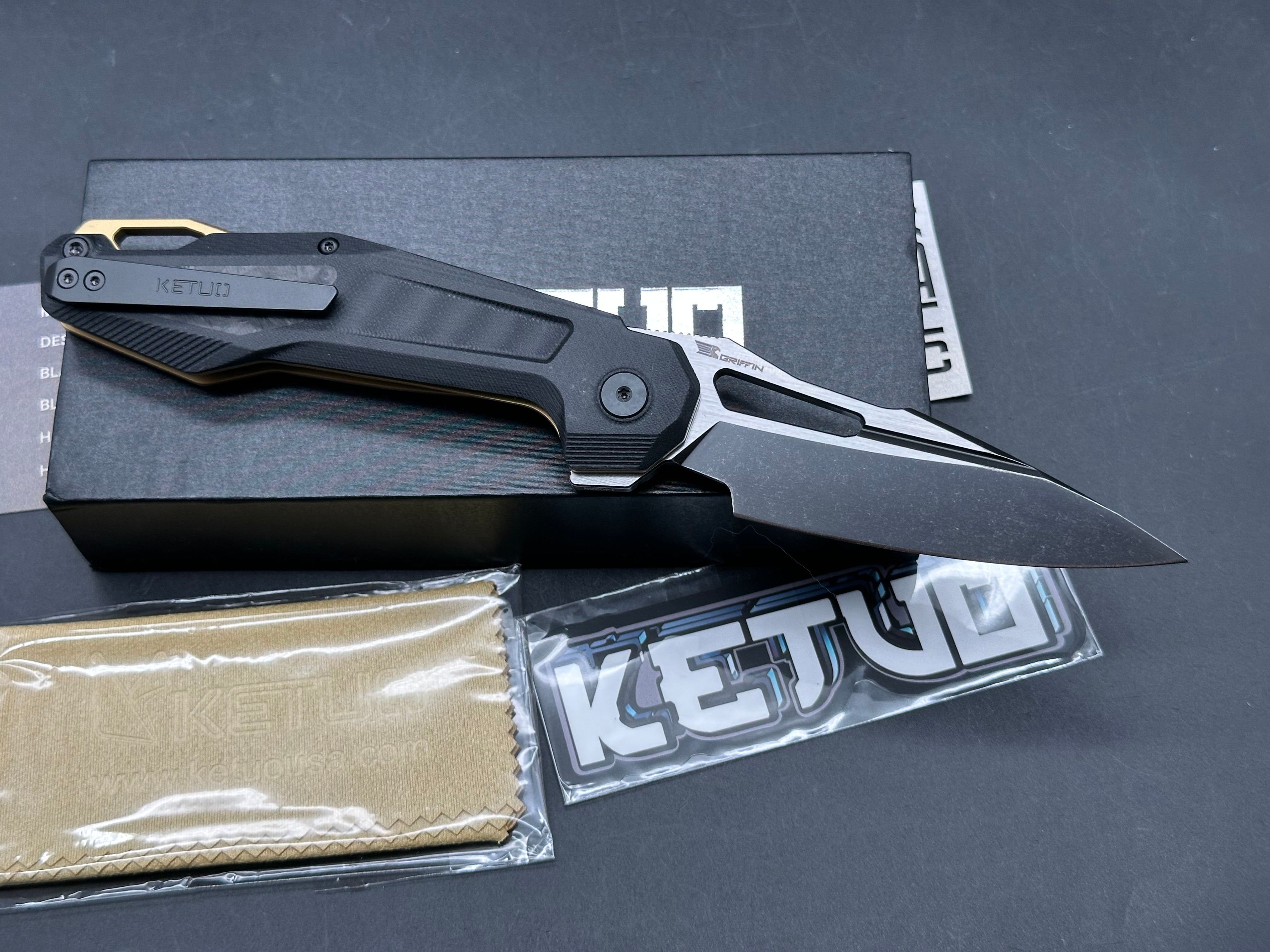 Ketuo Knife - Griffin G10/Black G-10 Scales + Shred Carbon Fiber Inlays w/Gold Backspacer & Liners 14C28N