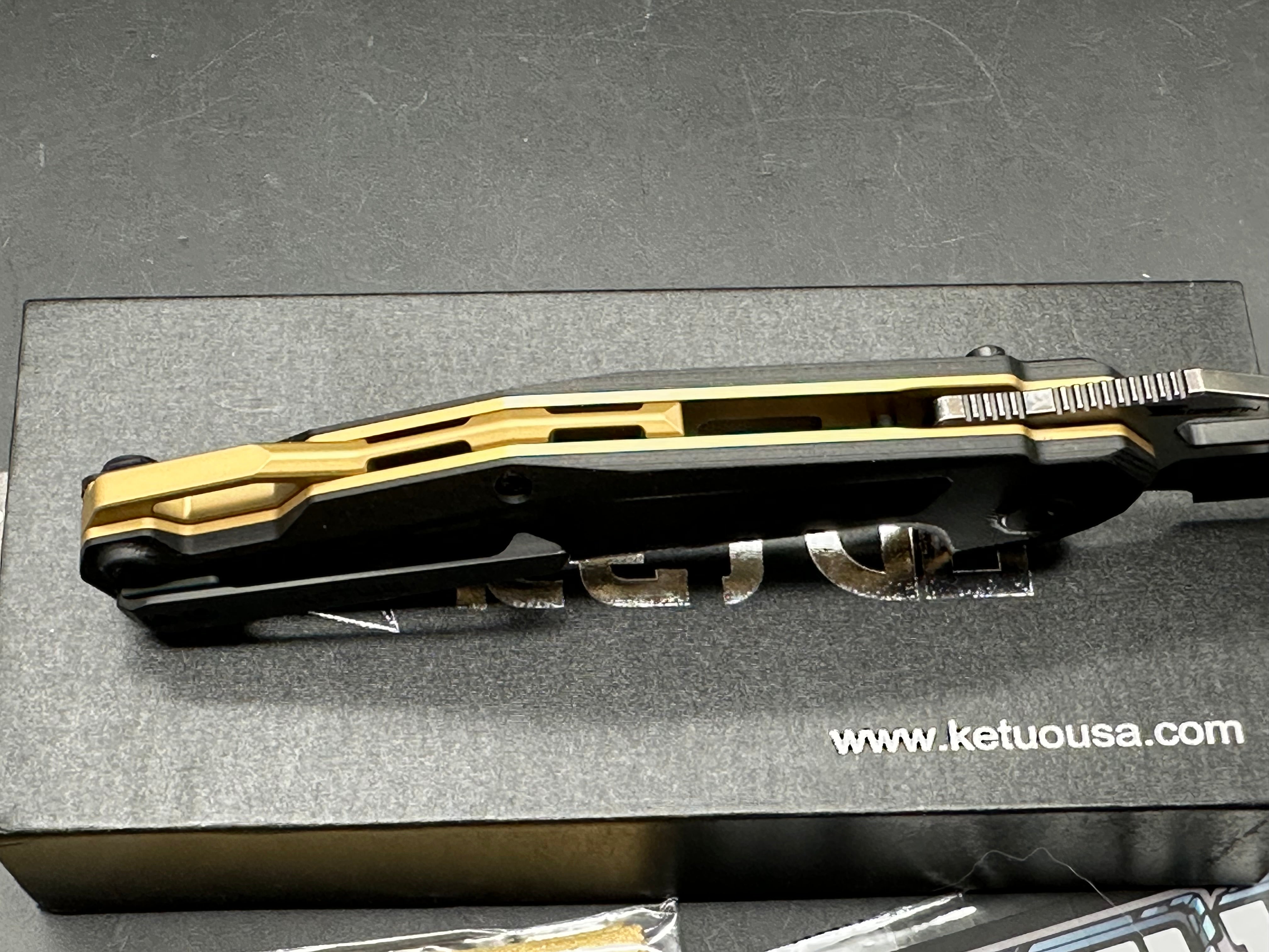 Ketuo Knife - Griffin G10/Black G-10 Scales + Shred Carbon Fiber Inlays w/Gold Backspacer & Liners 14C28N