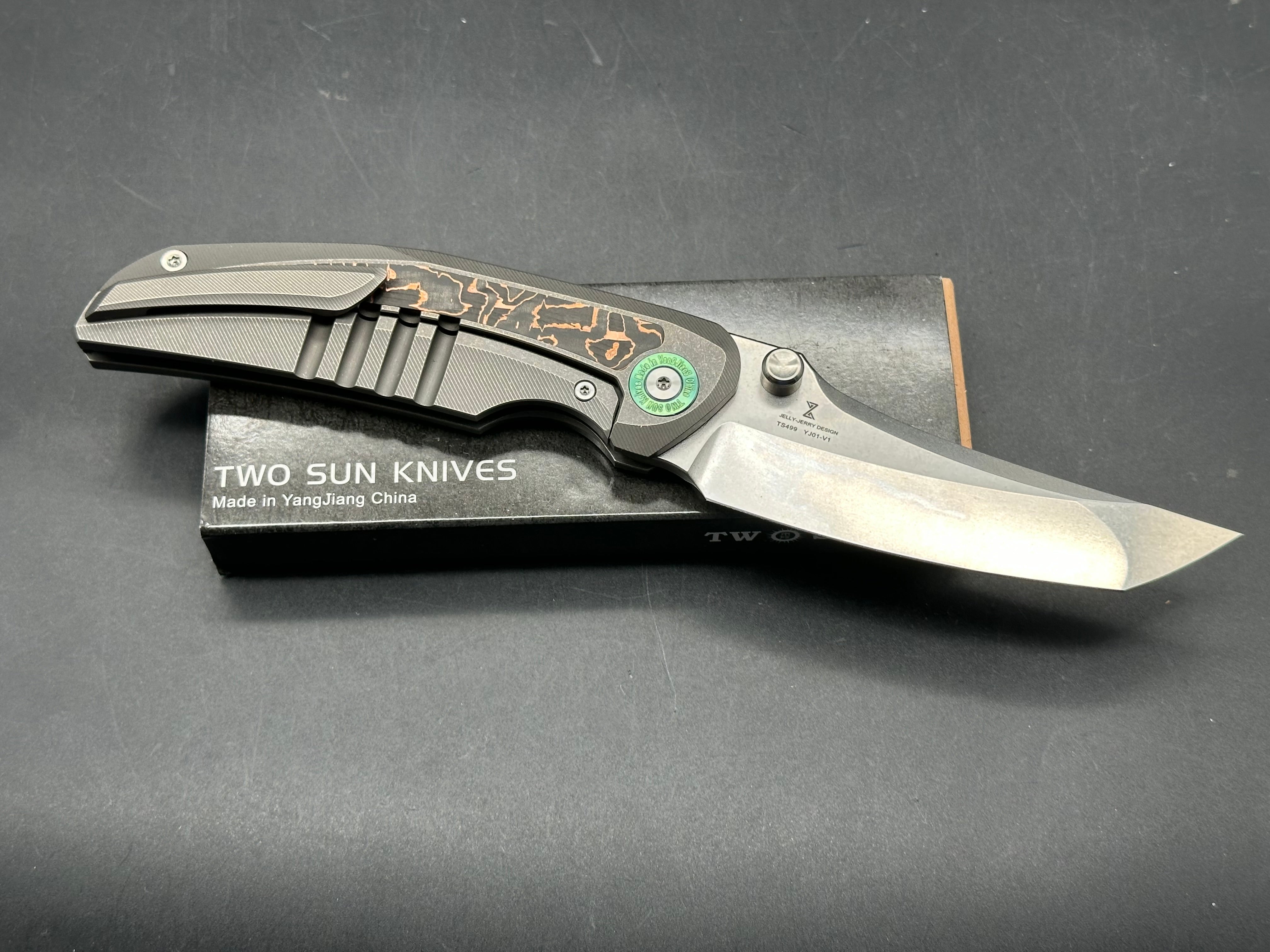 TwoSun TS499: Grey with carbon fiber, 8.5" overall length YJ01-V1 blade