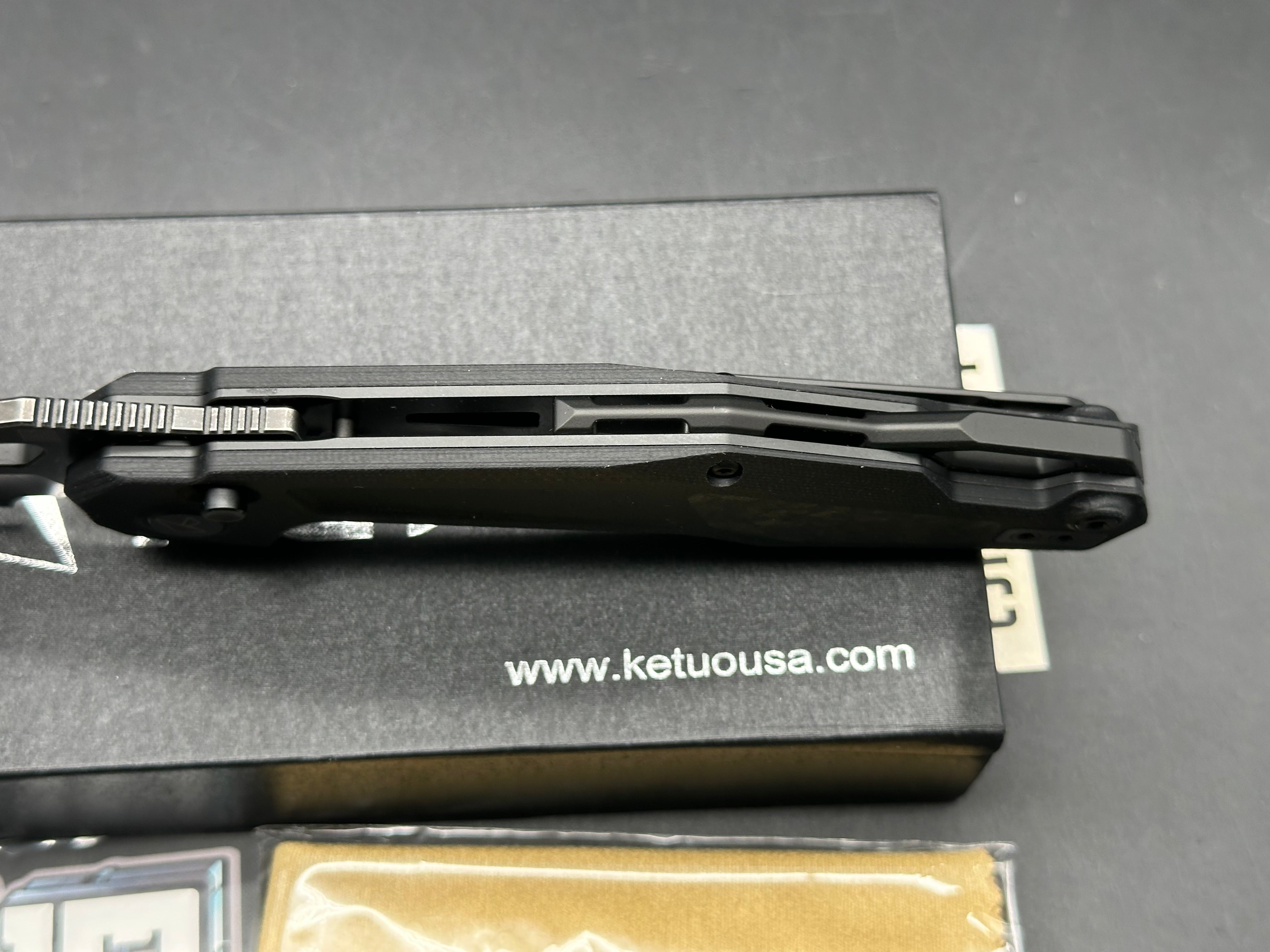 Ketuo Knife - Griffin G10/Black G-10 Scales + Shred Carbon Fiber Inlays w/Black Backspacer & Liners/Harpoon/Blackwash 14C28N