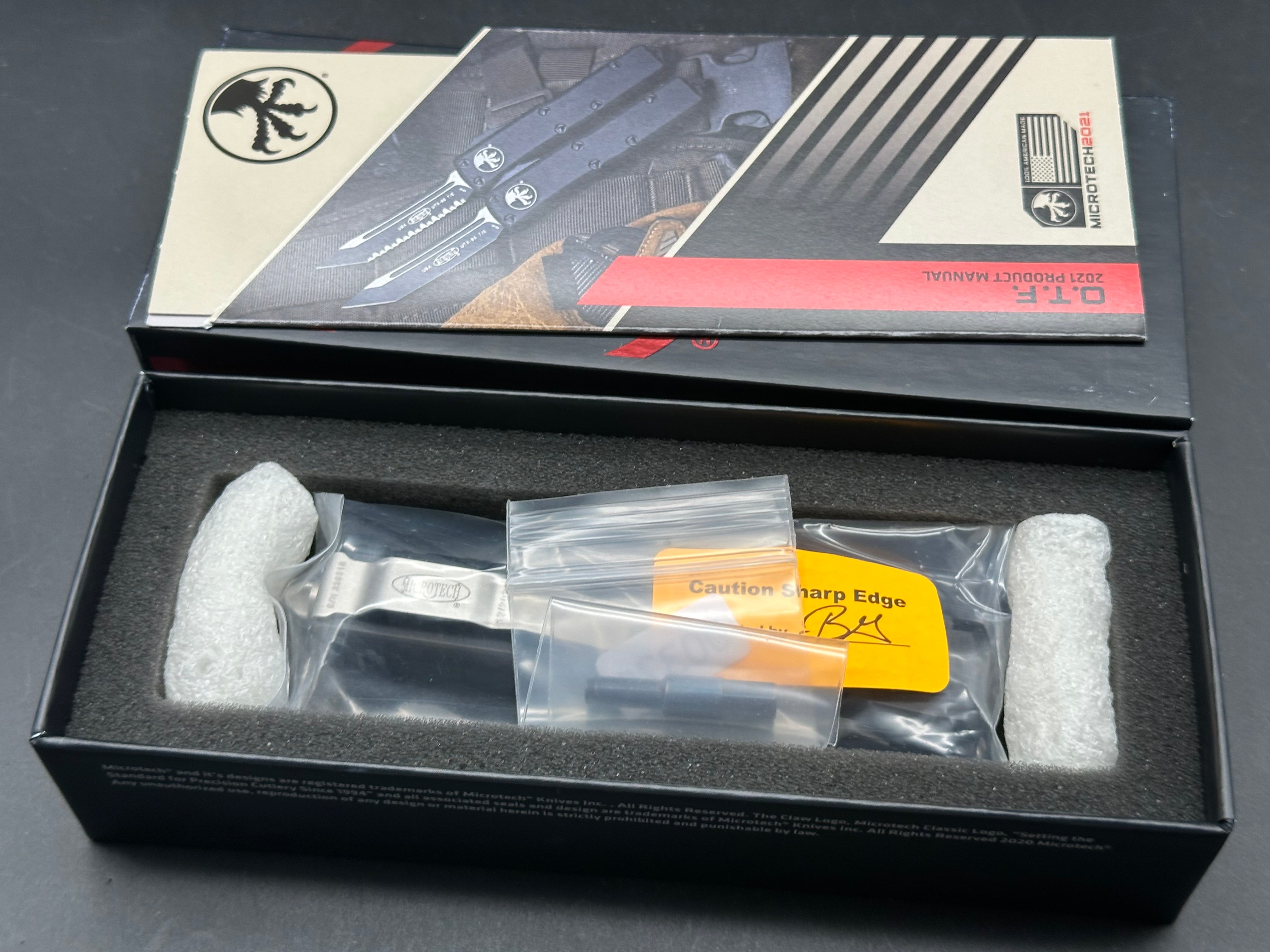 Microtech Ultratch D/E Satin Full Serrated 122-6
