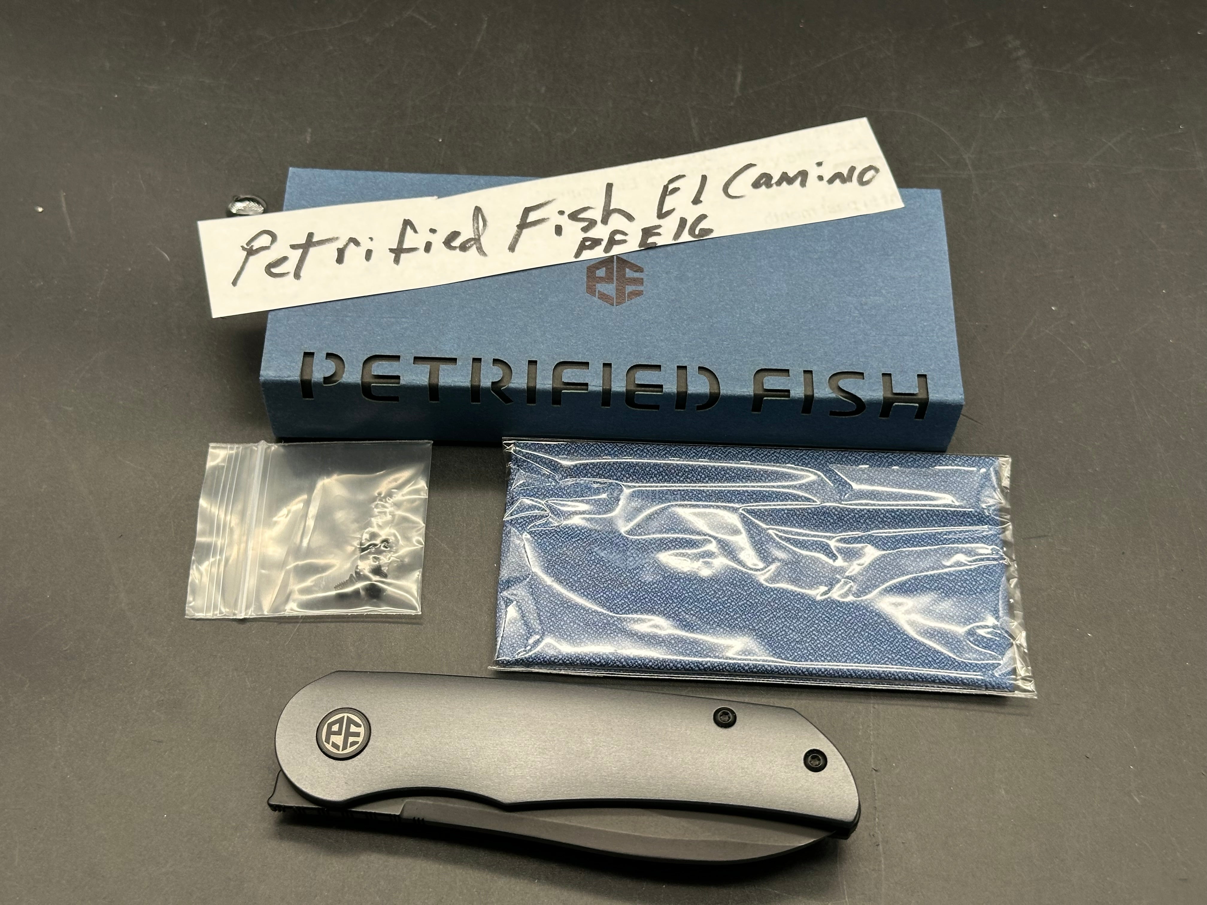 Petrified Fish El Camino : Gray aluminum handle, N690 plain edge, black stonewash finish