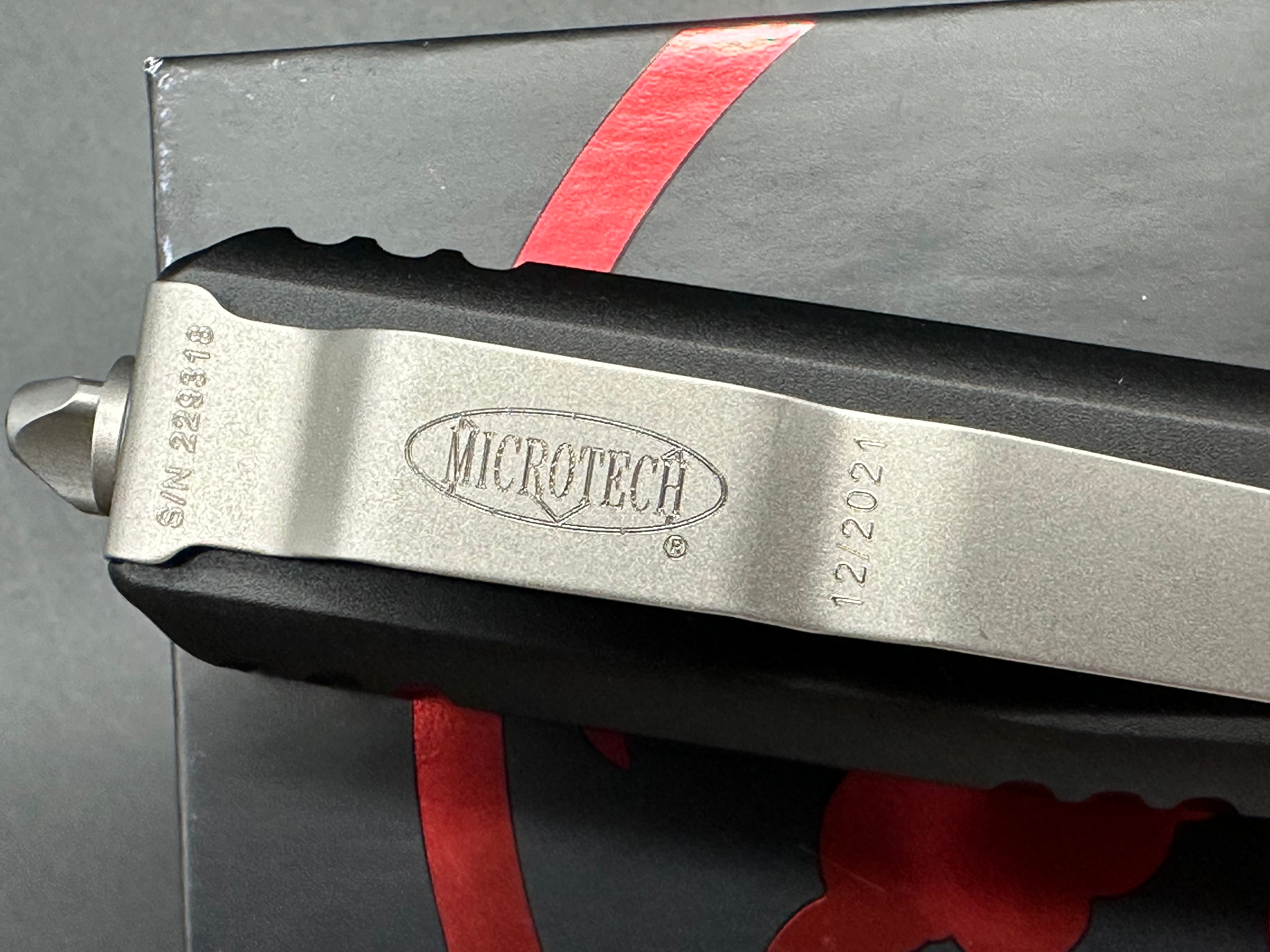 Microtech Ultratch D/E Satin Full Serrated 122-6