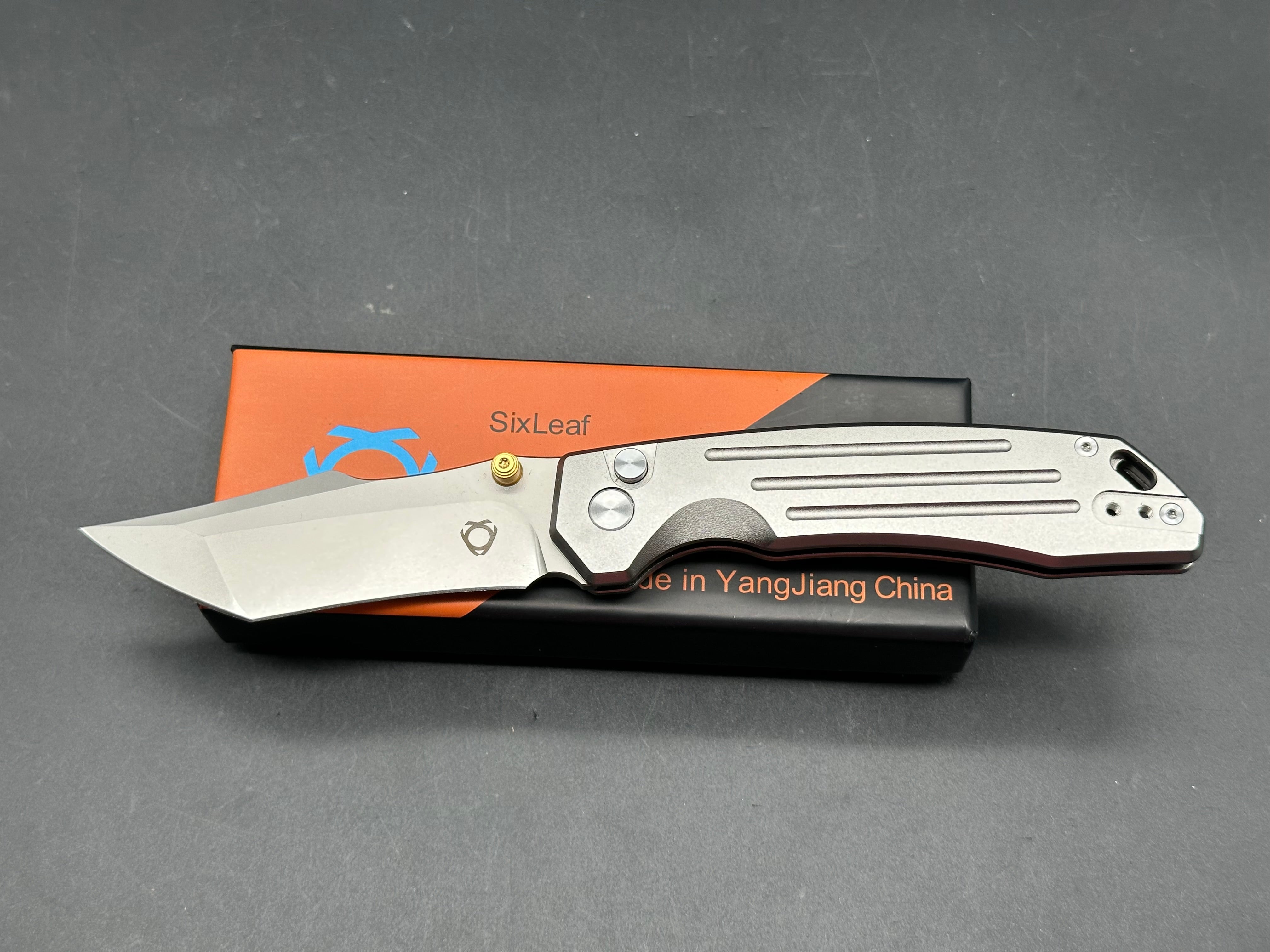 Sixleaf SL-82 button lock, aluminum scales, 14c28n blade