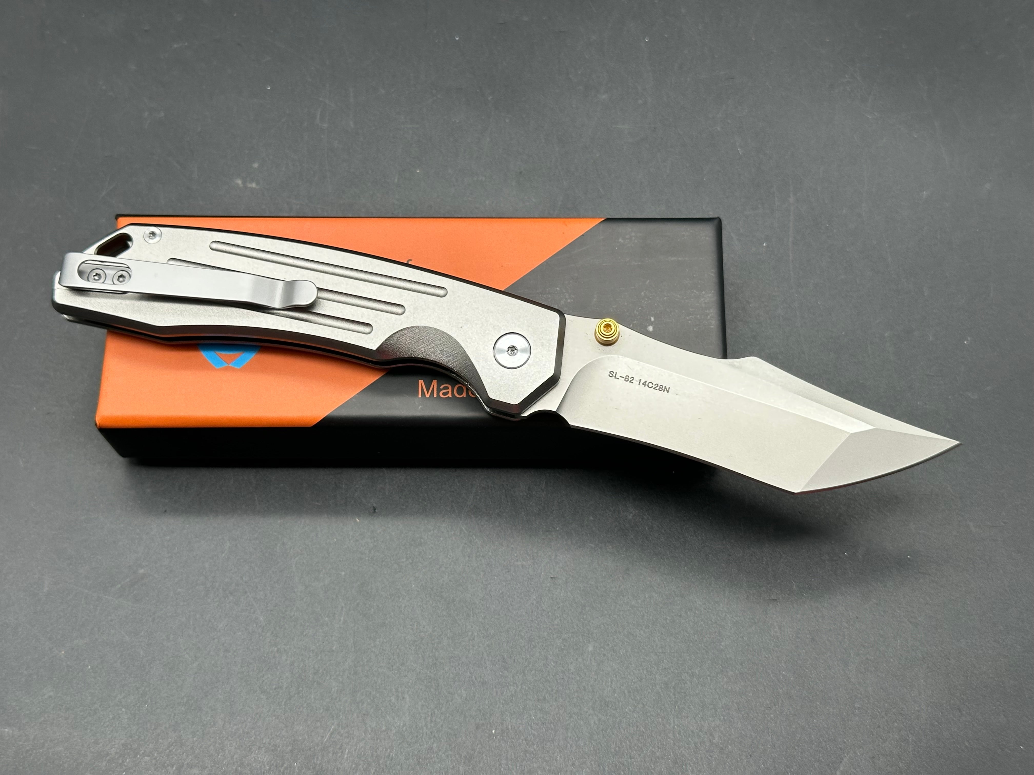 Sixleaf SL-82 button lock, aluminum scales, 14c28n blade