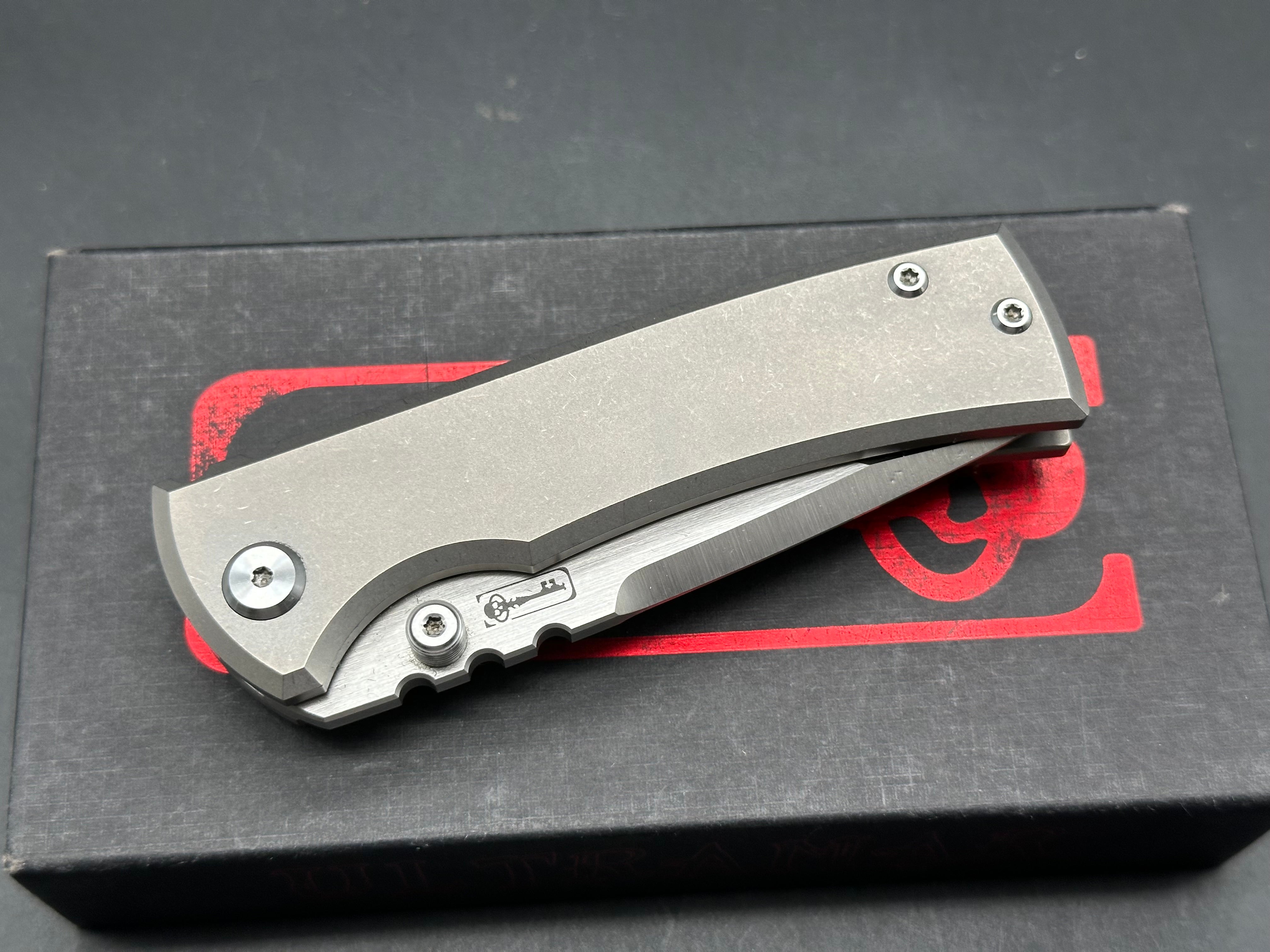 CHAVES REDENCION STREET TANTO M390 TITANIUM
3.25"