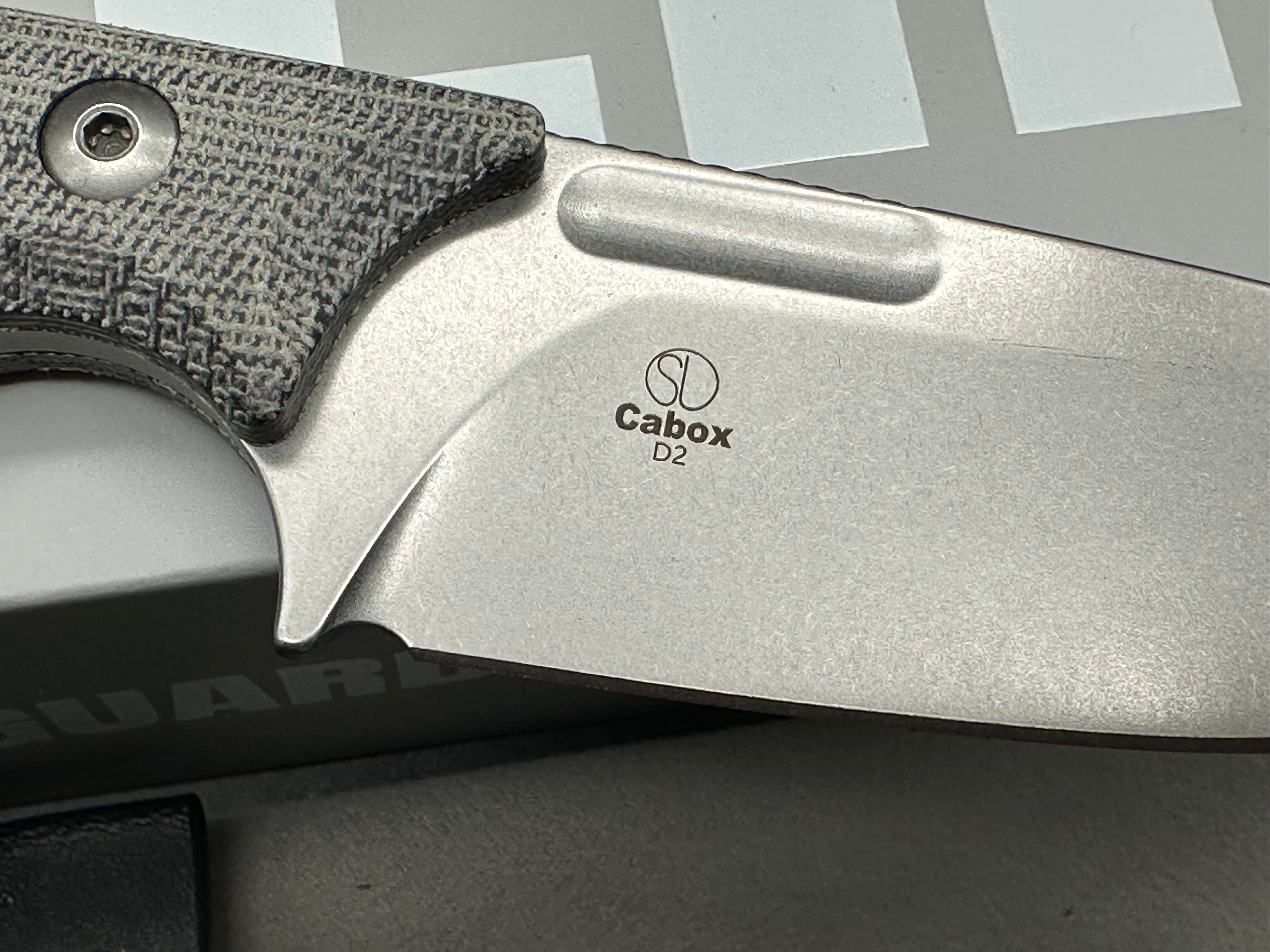 Kizer Cabox Stonewashed D2 Blade, Black Micarta Handles
