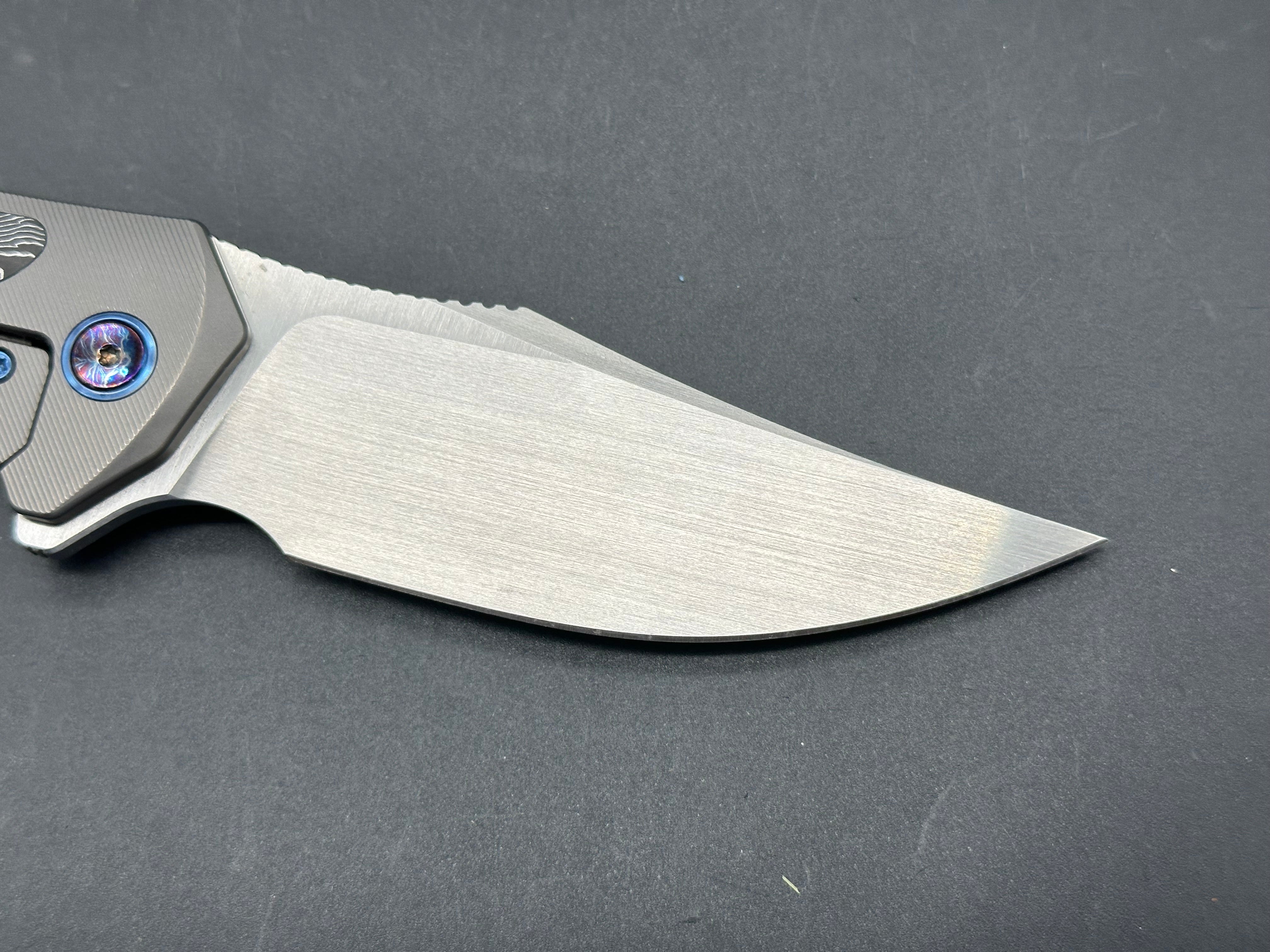 WE KNIFE Magnetron Flipper Knife Titanium & Carbon Fiber Handle (3.76" CPM 20CV Blade)