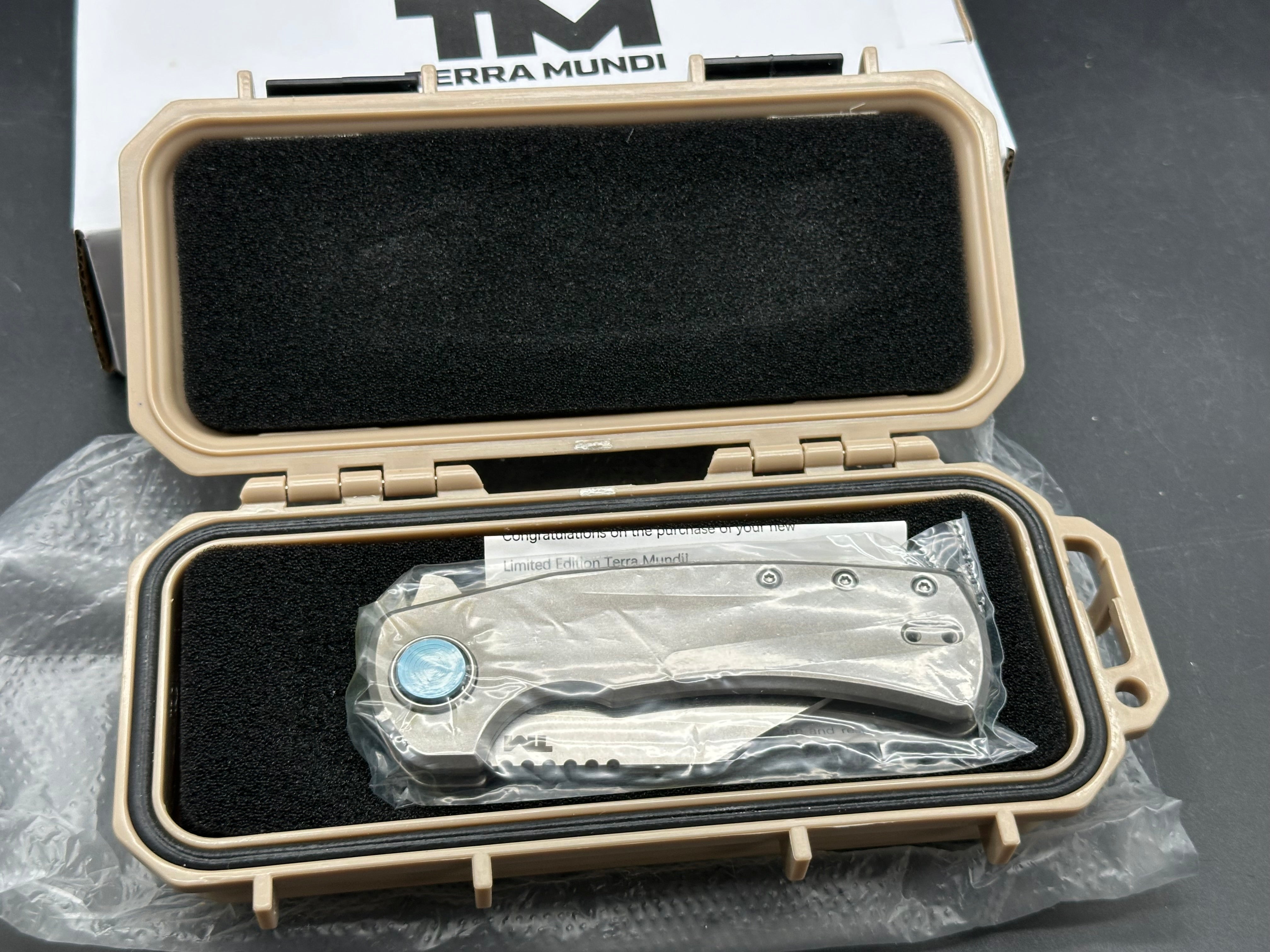 Terra Mundi Wharning Button lock M390 steel