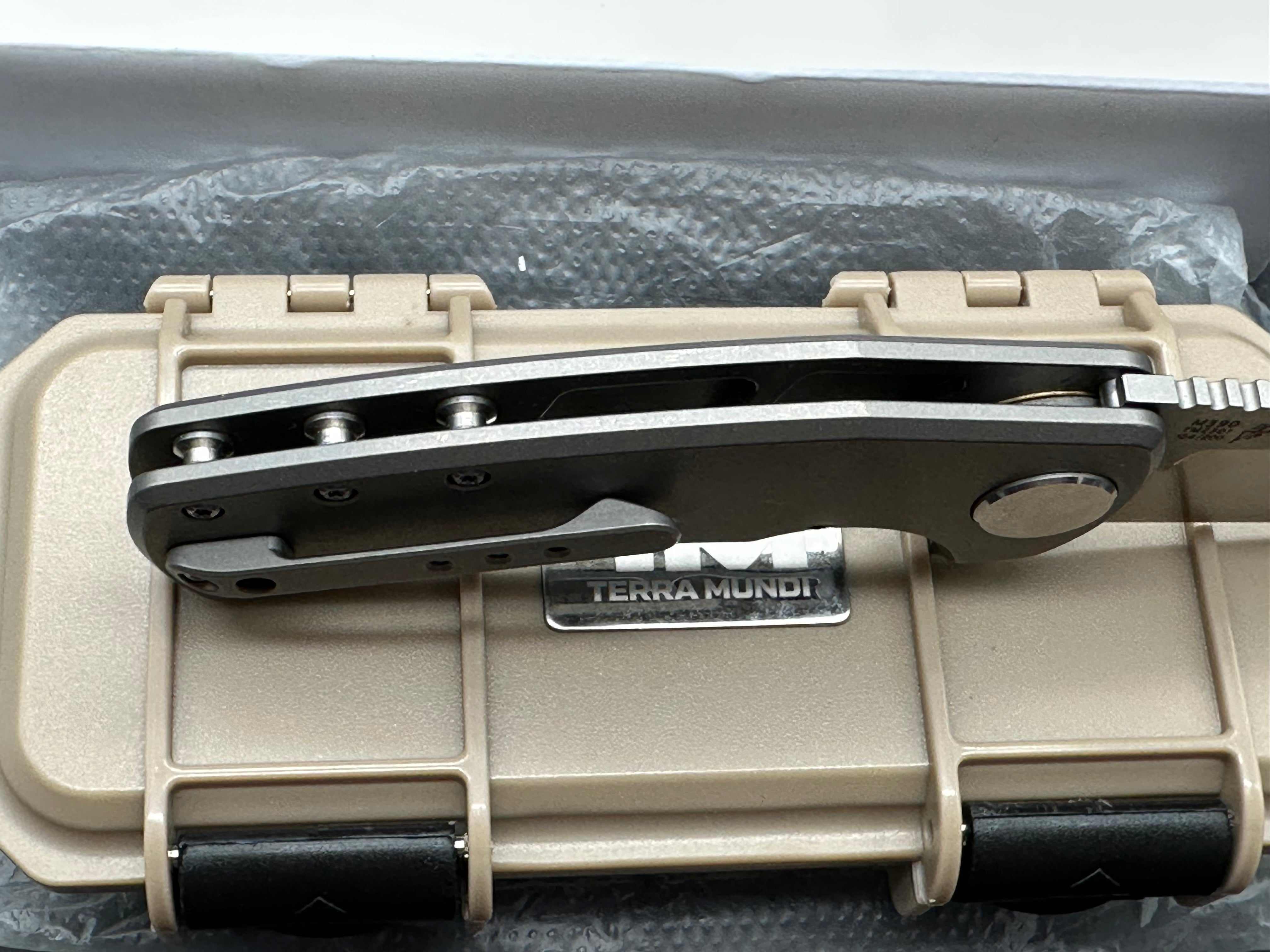 Terra Mundi Wharning Button lock M390 steel