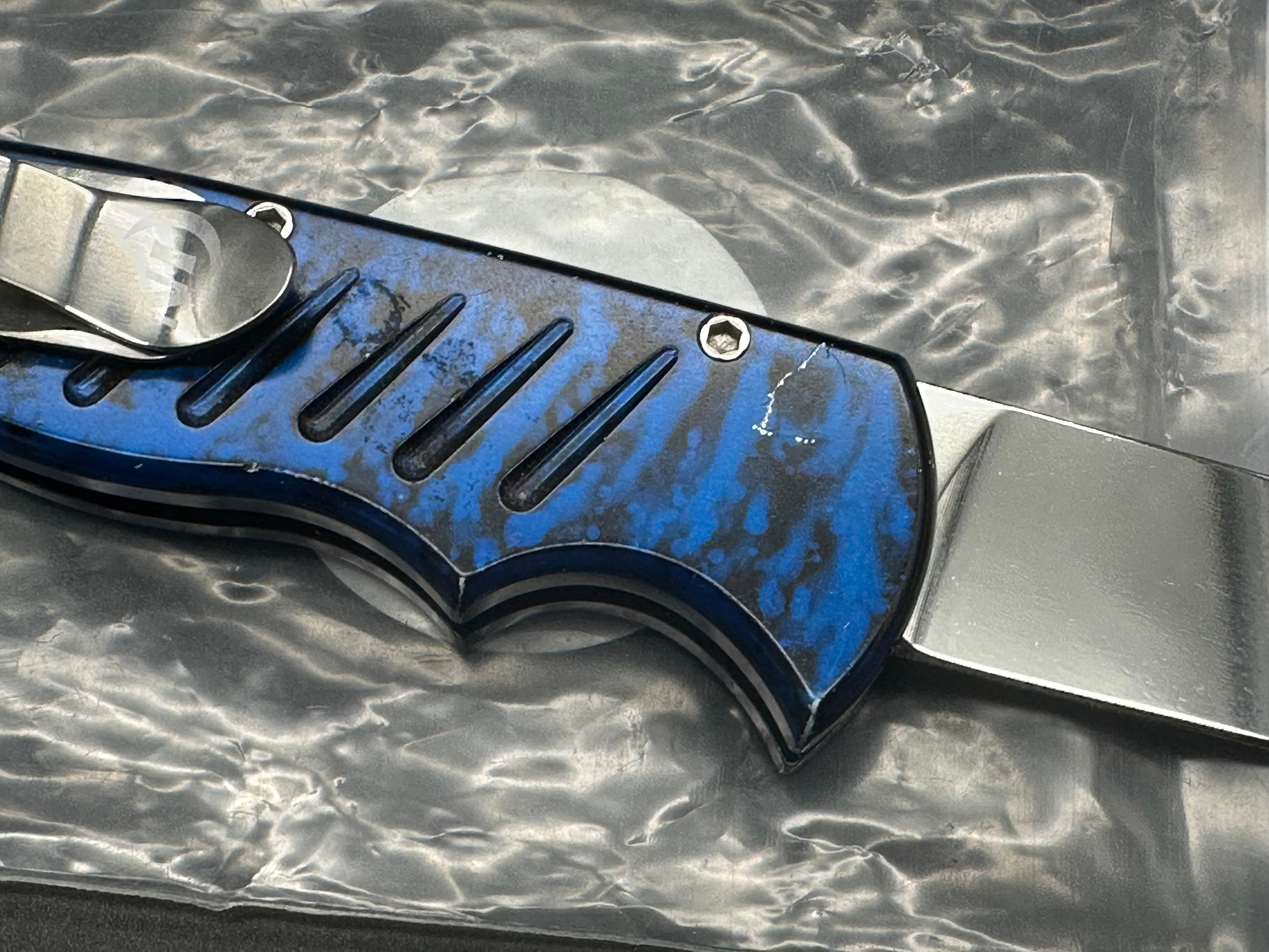 Piranha P1 Auto Blue aluminum w/154CM blade