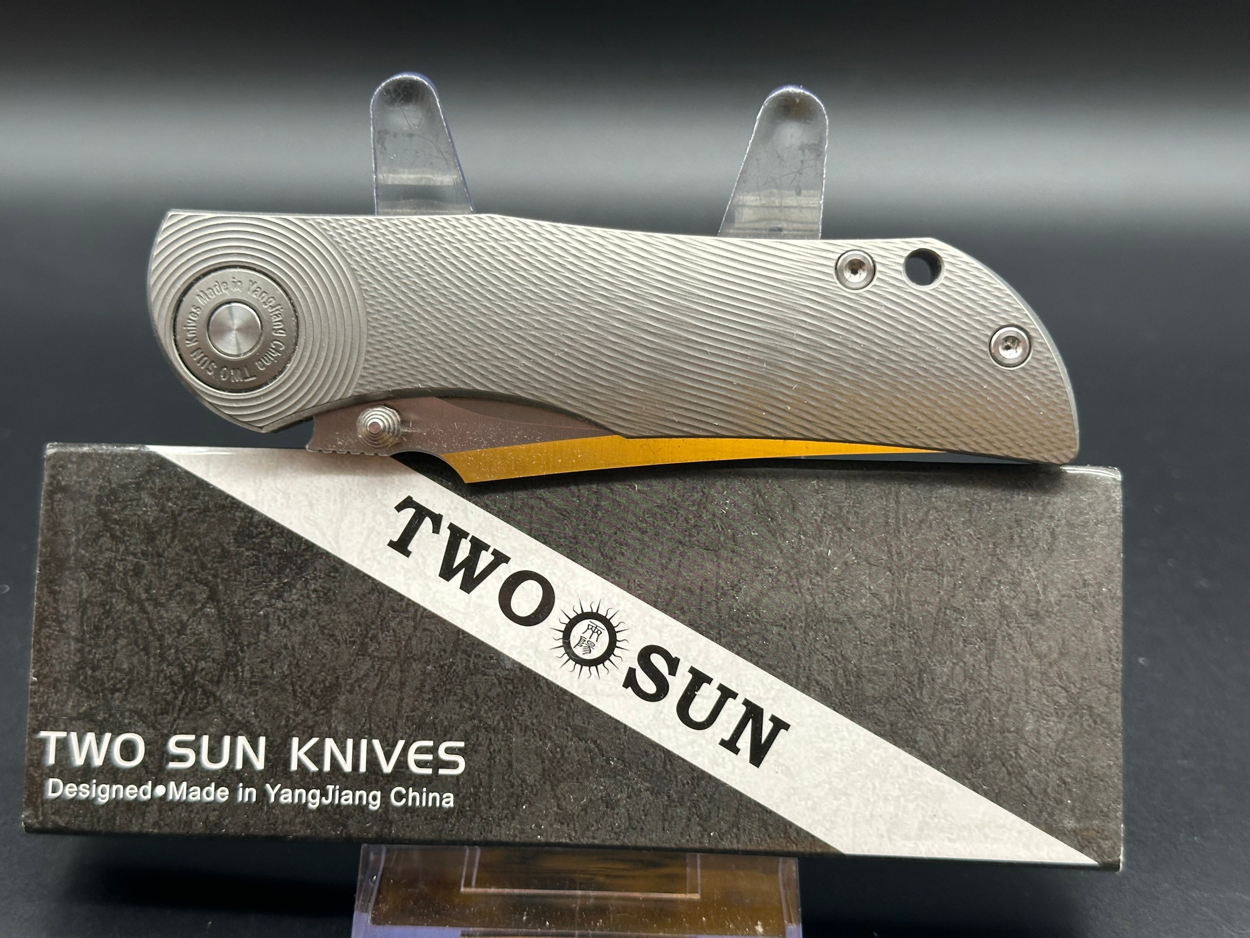 TWOSUN FOLDING KNIFE GRAY TITANIUM HANDLE D2 PLAIN EDGE TS269