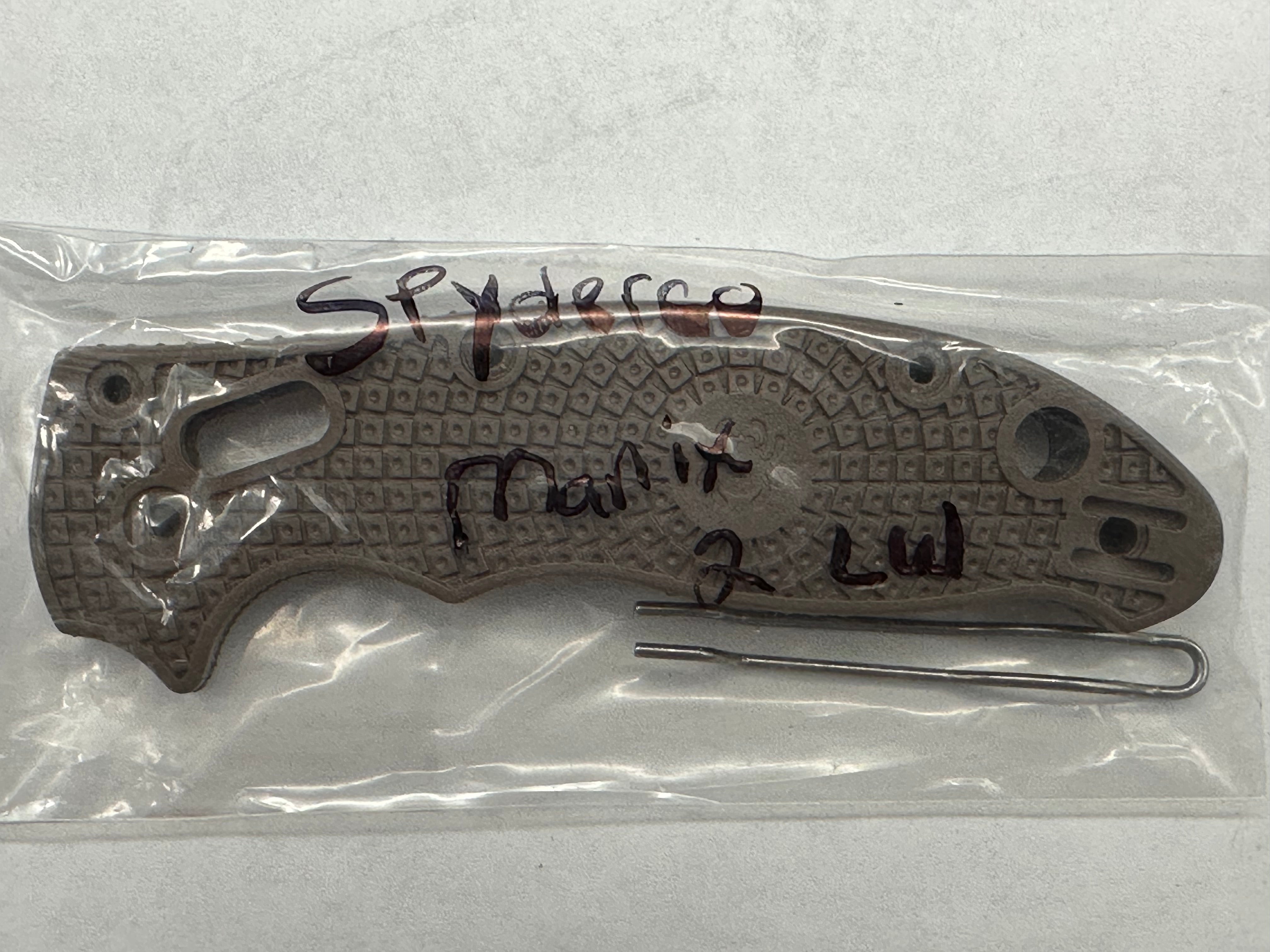 Bundle deal 6 sets of Spyderco scales & clips