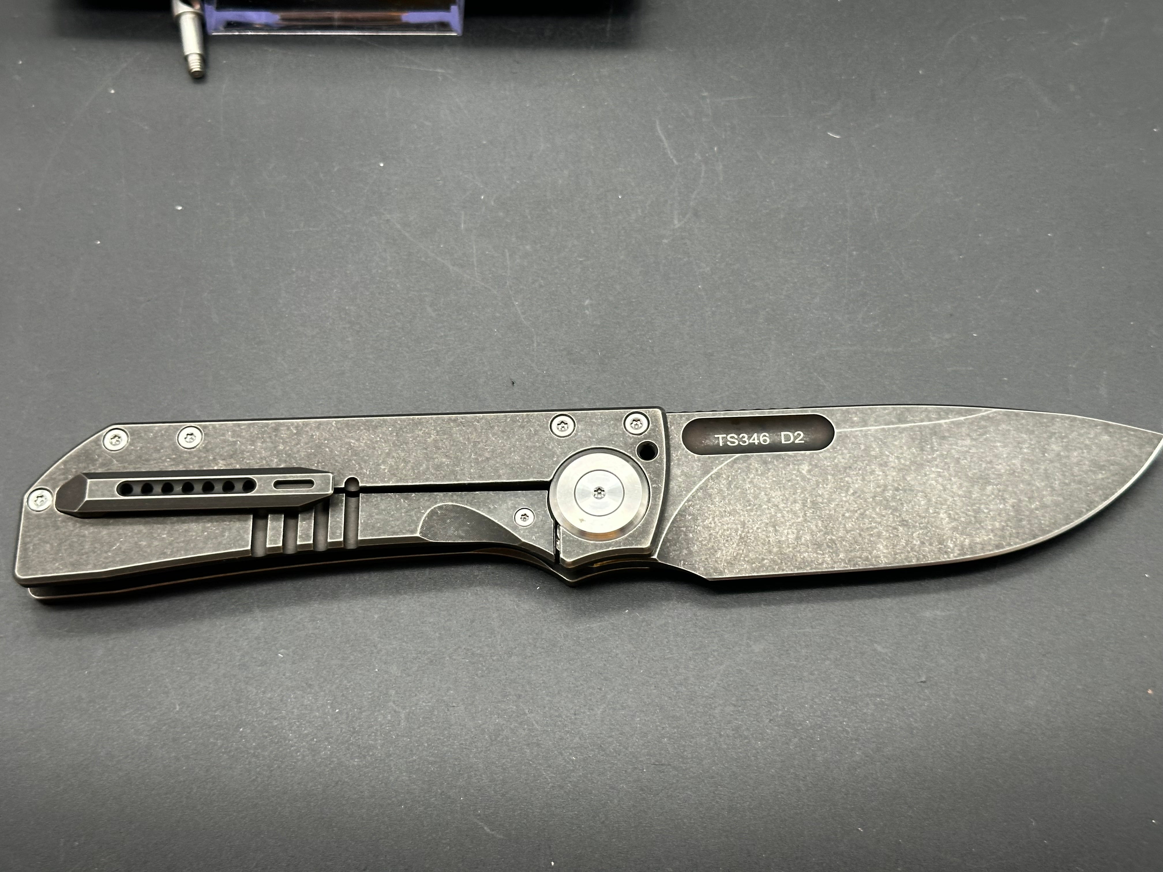 TWOSUN NIGHT MORNING POCKET KNIFE BLACKWASHED TITANIUM HANDLE D2 PLAIN EDGE BLADE TS346-D2