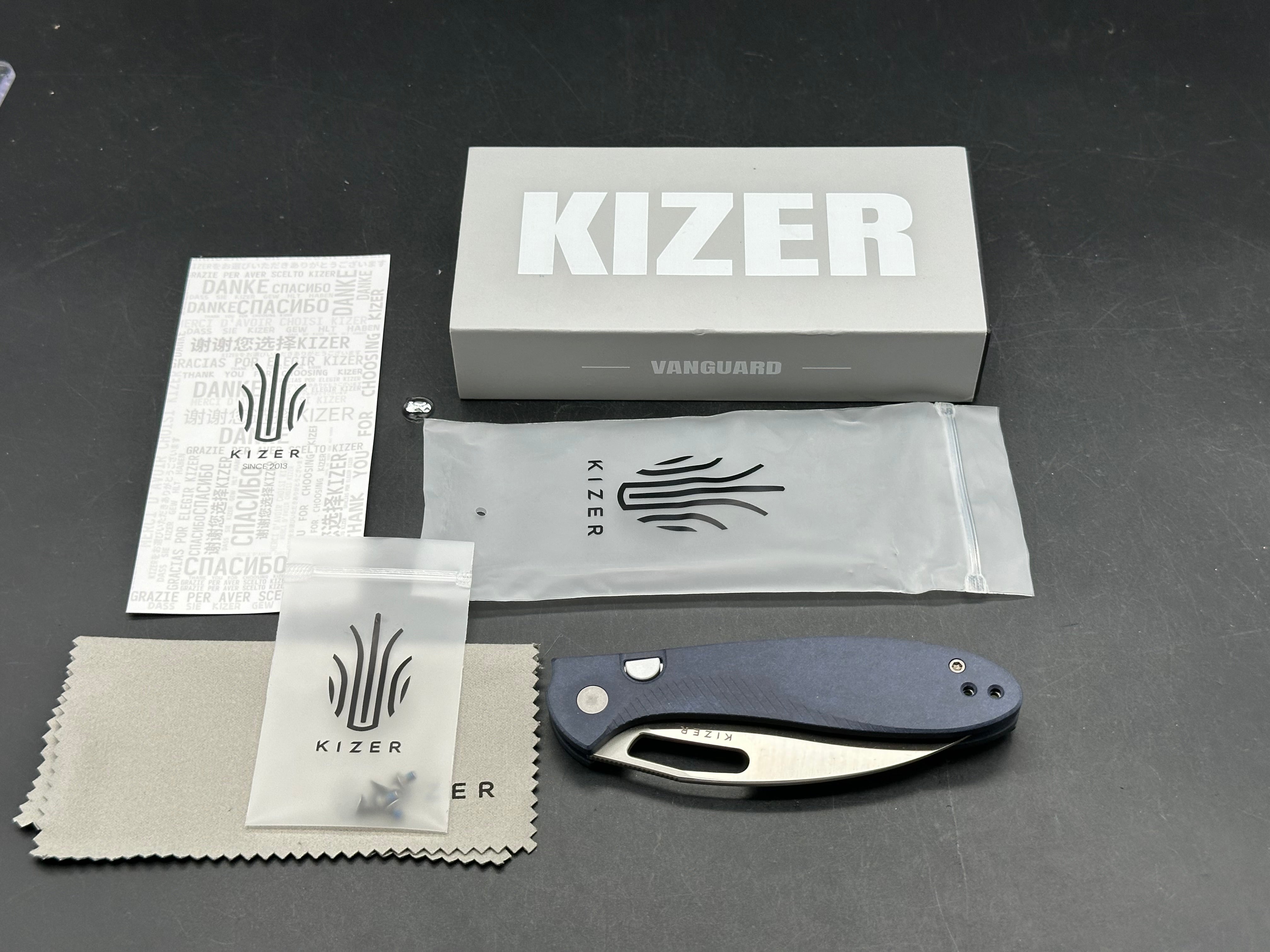 KIZER MASU BLUE CANYON RICHLITE HANDLE 14C28N PLAIN EDGE SATIN FINISH