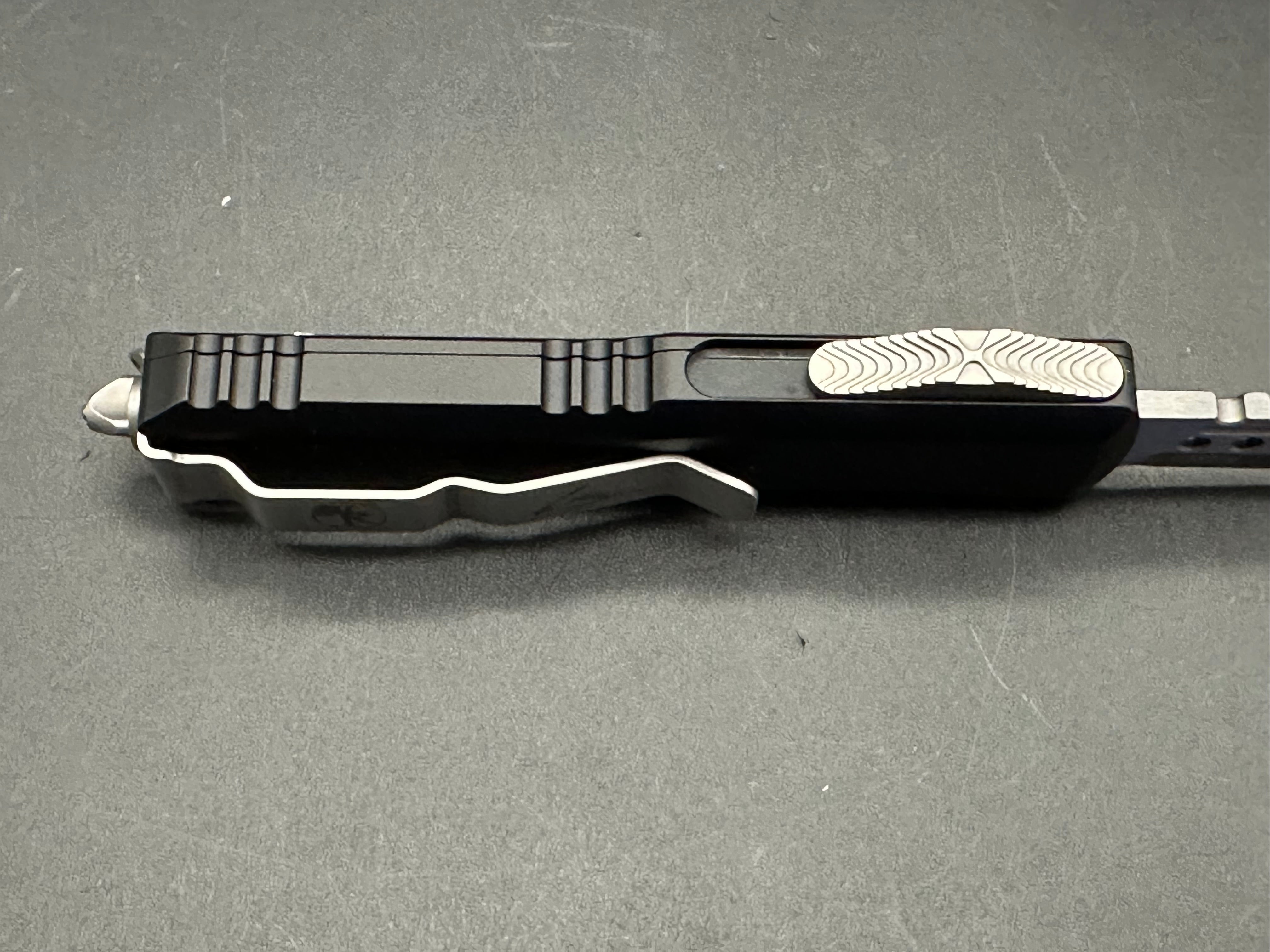 Microtech UTX-85 Hellhound OTF Automatic Knife Black Aluminum (Factory Second)