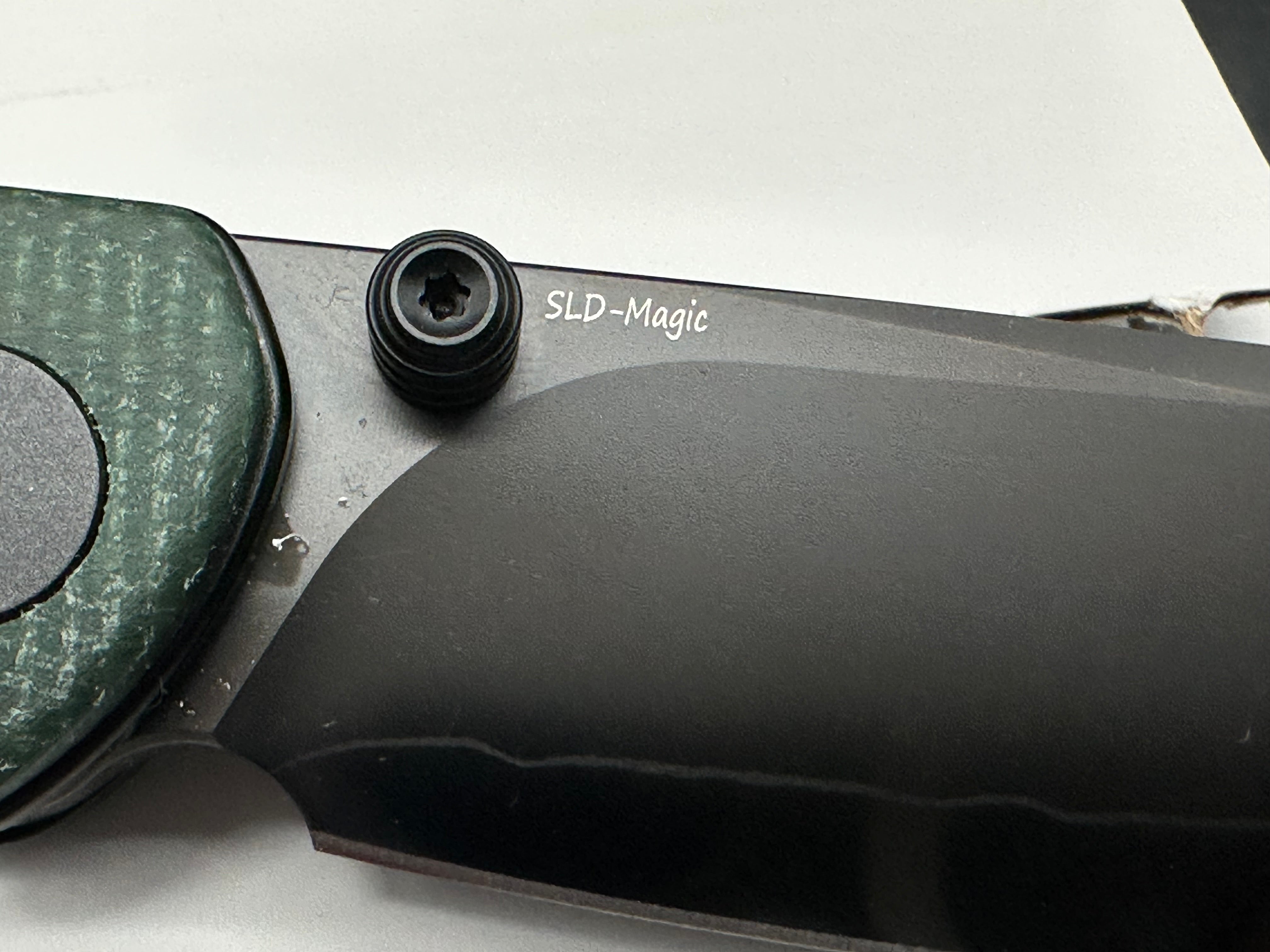 Olitans Gecko SE G080 (3.07''+SLD Magic+PVD+Green Micarta)-Liner Lock-thumb stud