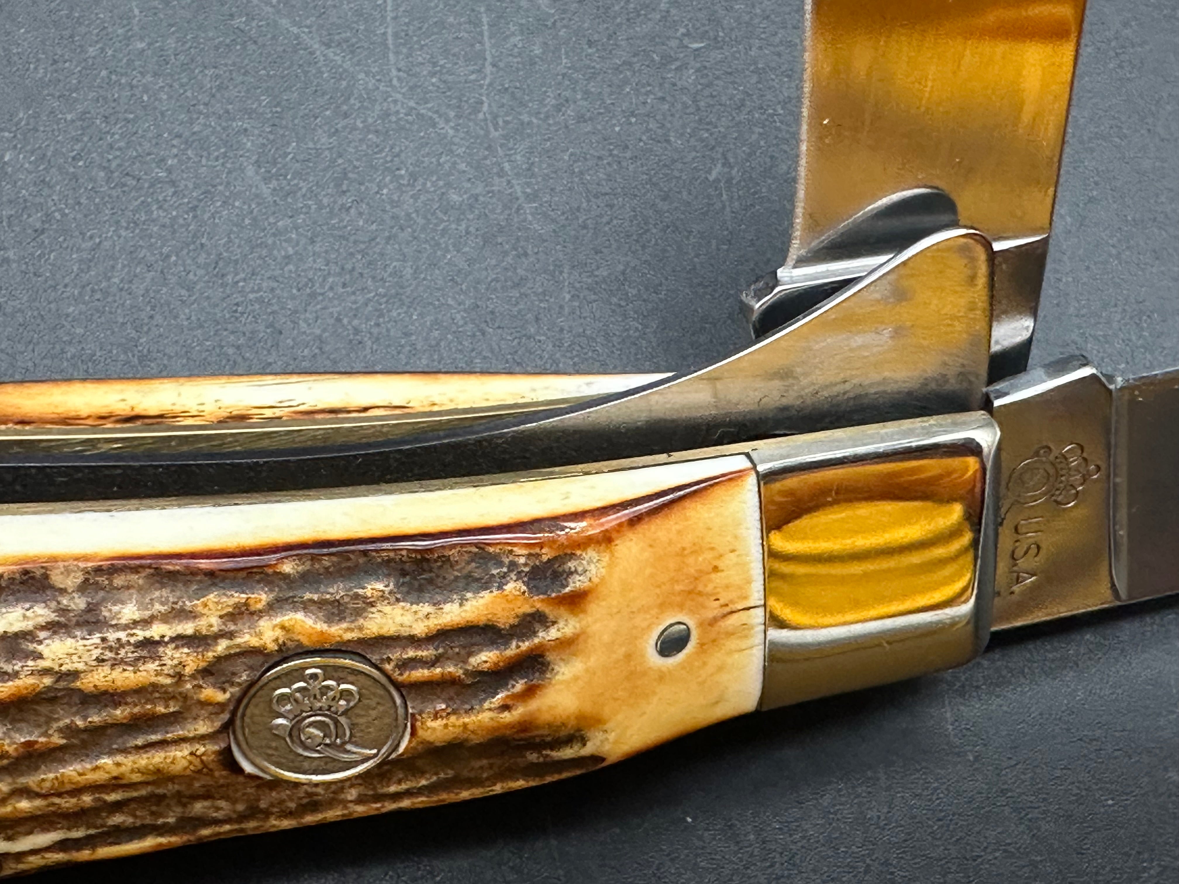 Queen Cutlery USA made. Jumbo Liner lock Trapper (Genuine Stag/ Collector’s Tin) 1095 Carbon steel