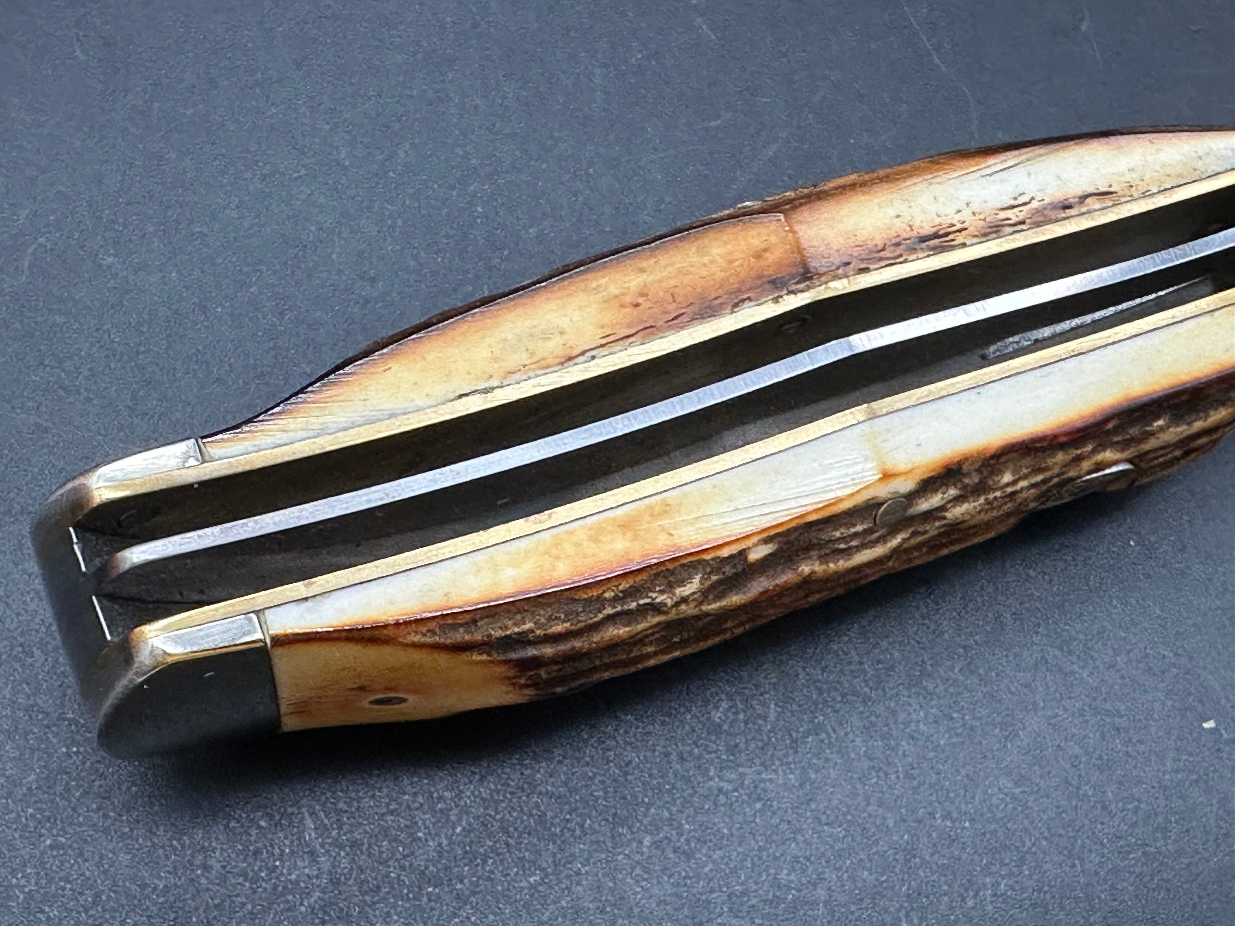 Queen Cutlery USA made. Jumbo Liner lock Trapper (Genuine Stag/ Collector’s Tin) 1095 Carbon steel