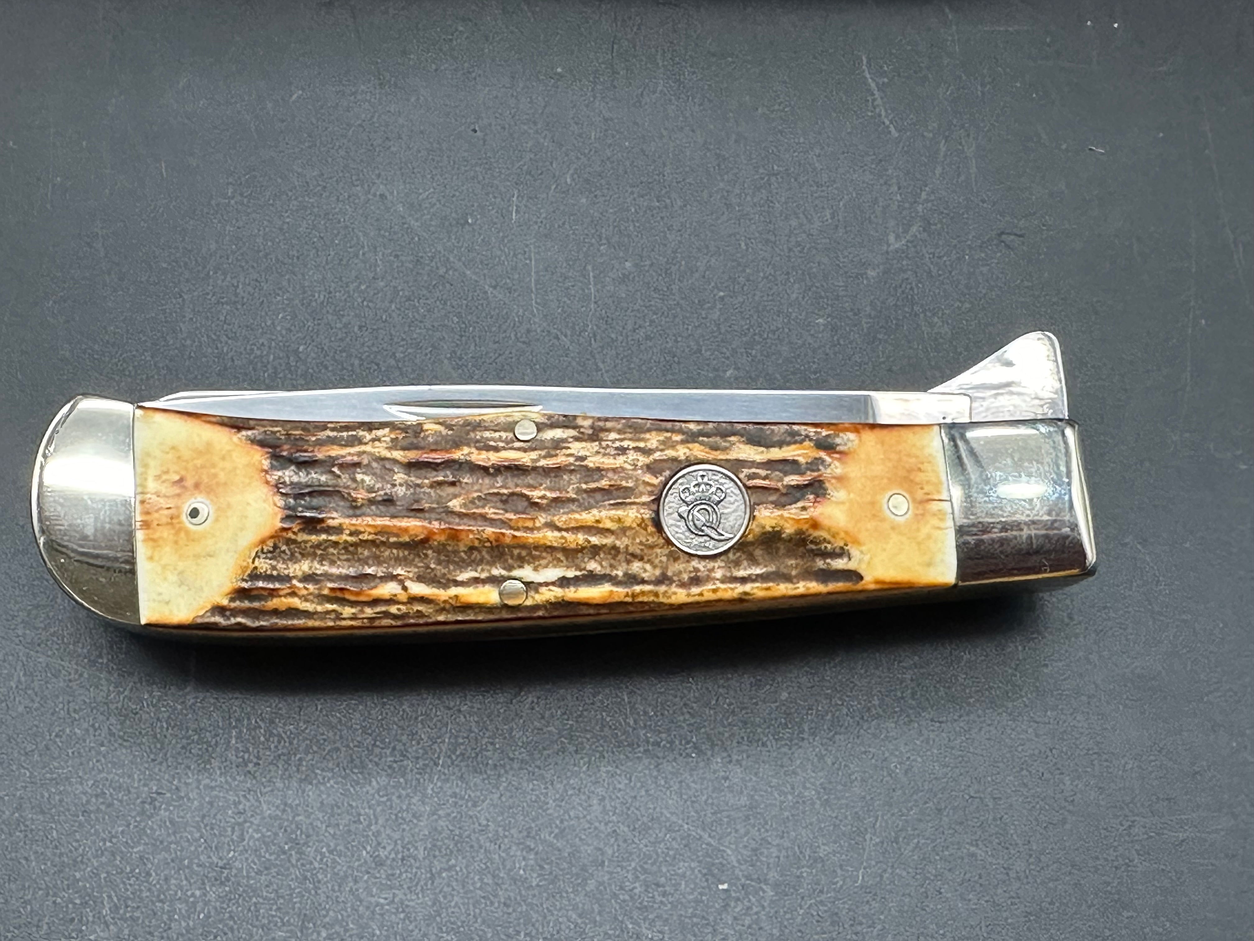 Queen Cutlery USA made. Jumbo Liner lock Trapper (Genuine Stag/ Collector’s Tin) 1095 Carbon steel