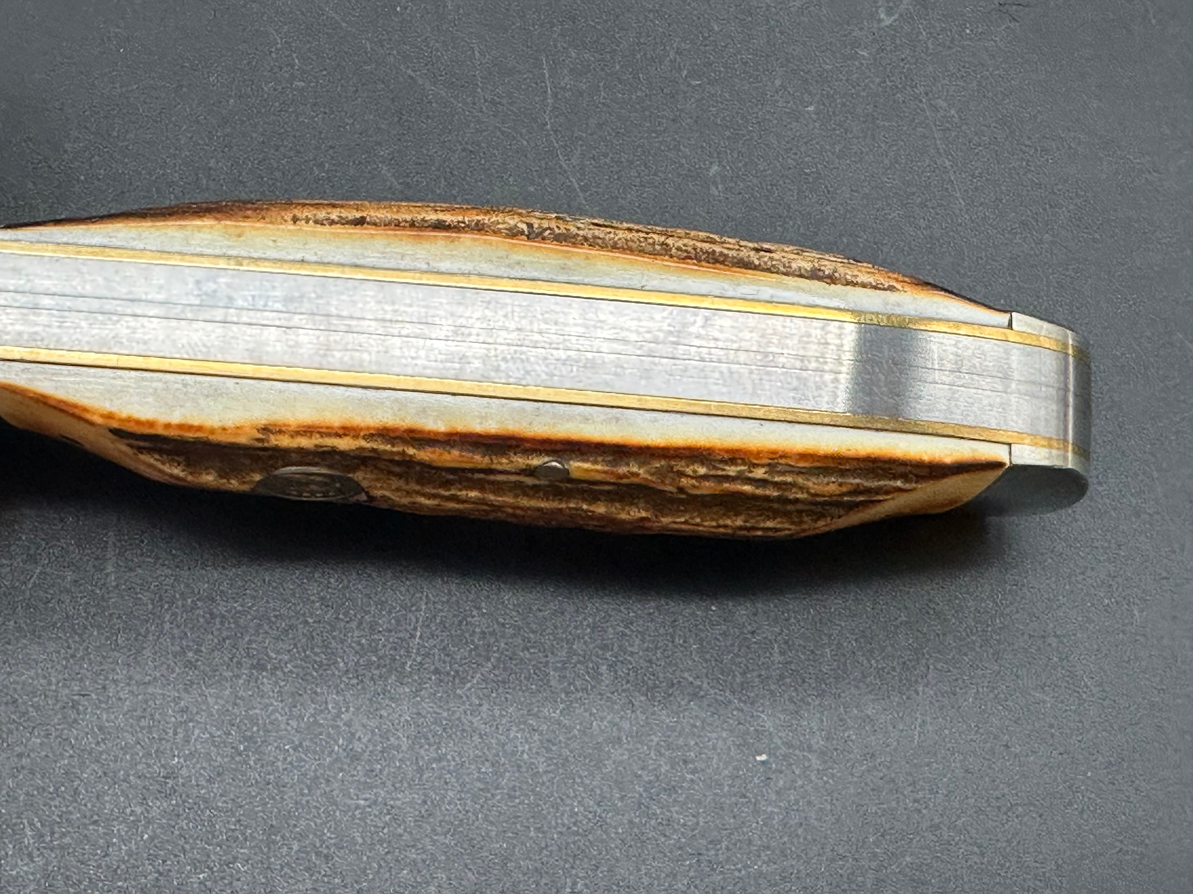 Queen Cutlery USA made. Jumbo Liner lock Trapper (Genuine Stag/ Collector’s Tin) 1095 Carbon steel