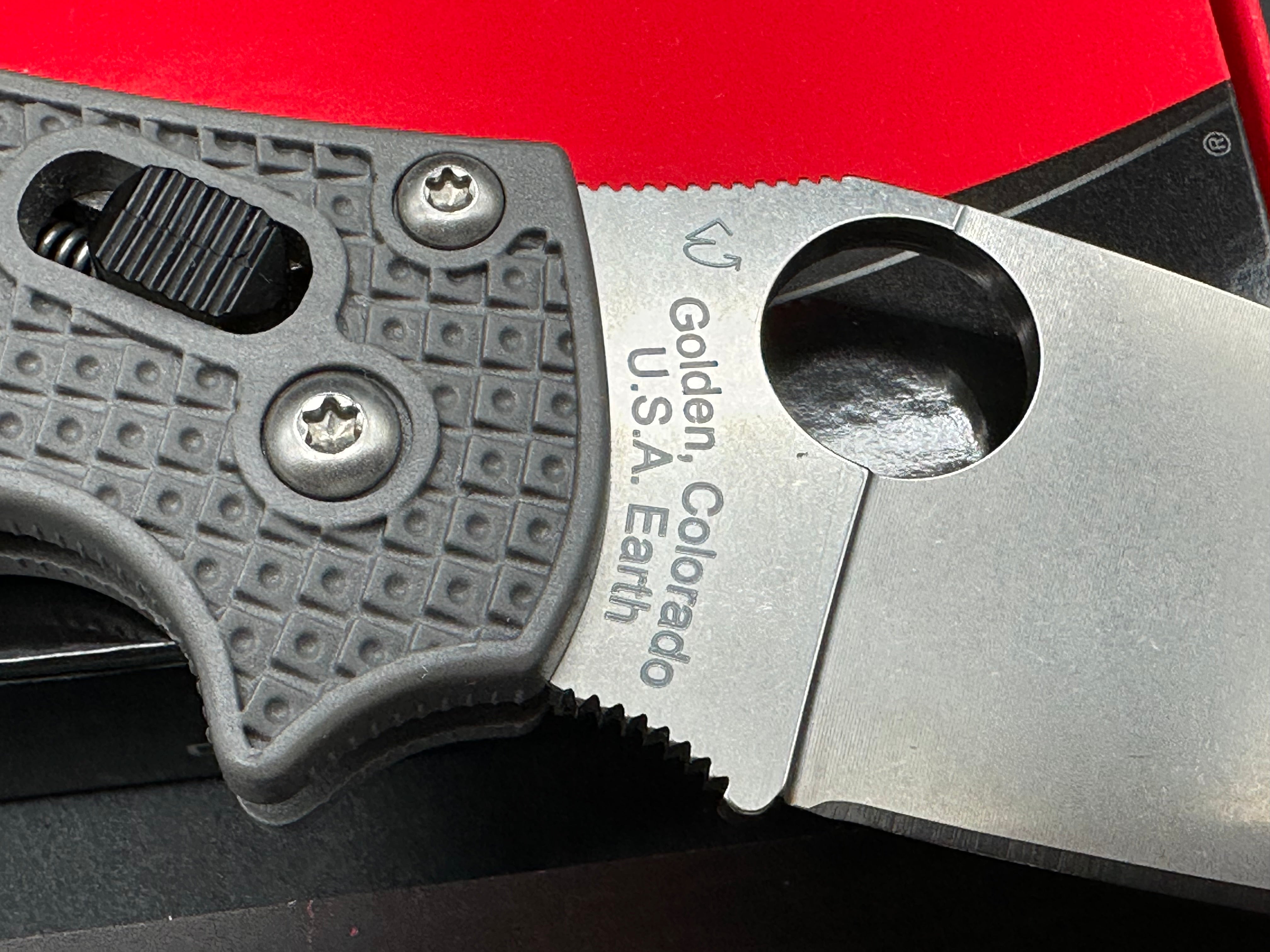 Spyderco Manix 2 LWGrey FRN Scales, 3.39" Maxamet Blade