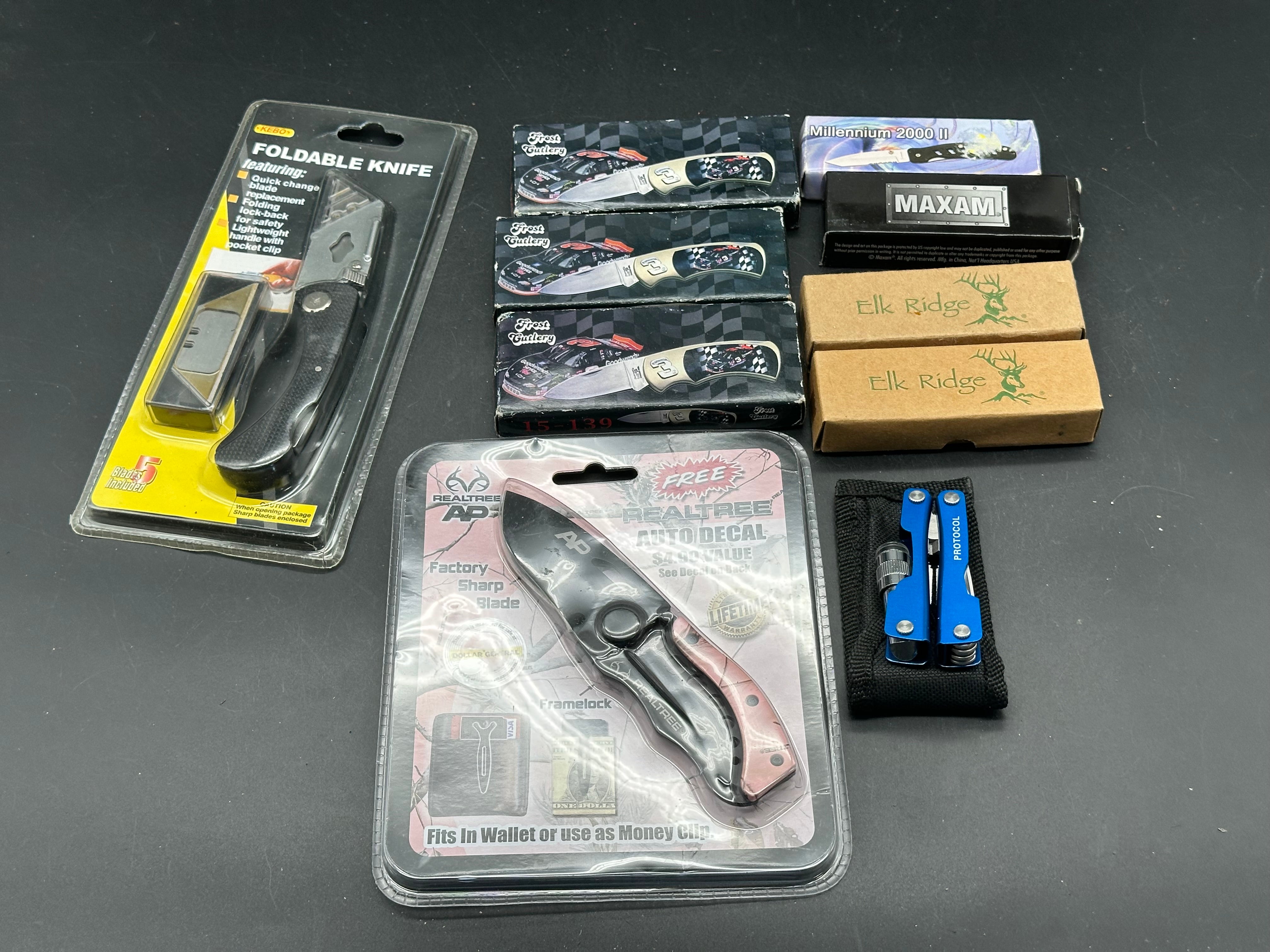 10 knife bundle Check them out ! NASCAR knives