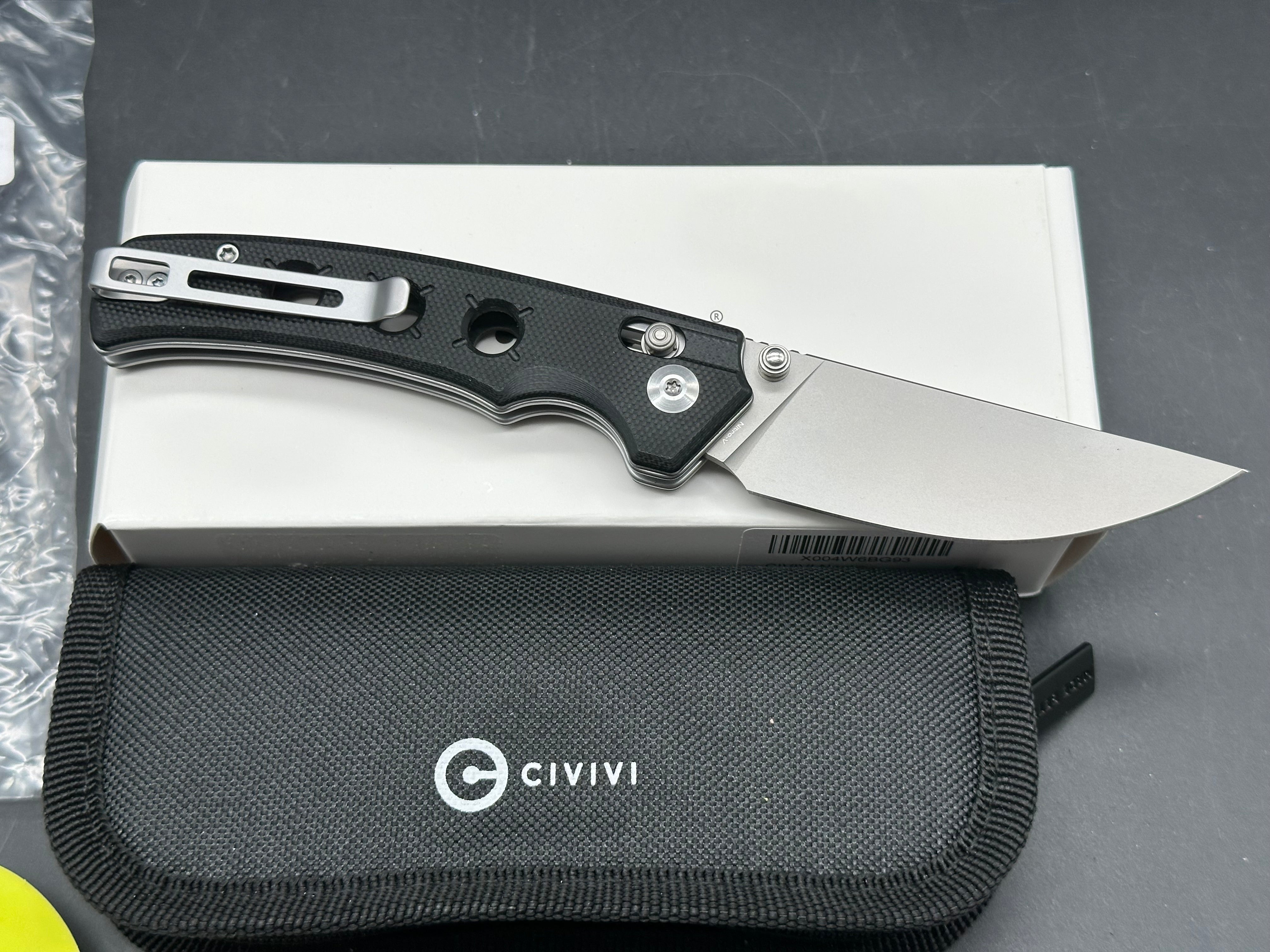 CIvivi Noctis, 2.98" Nitro-V Stonewash Straight Back Blade with Black G10 Scales