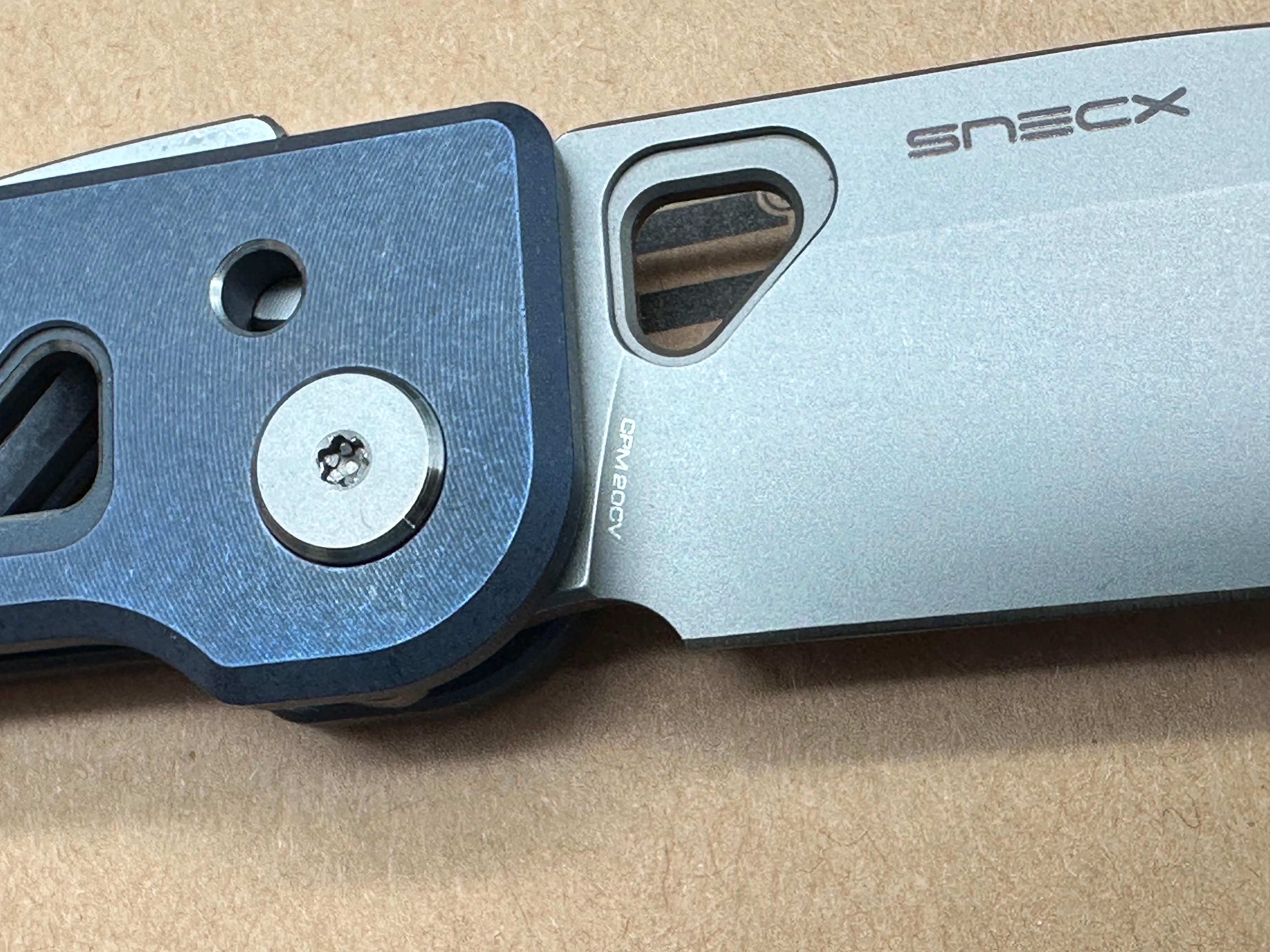 WE TYRO BLUE TITANIUM HANDLE 20CV PLAIN EDGE