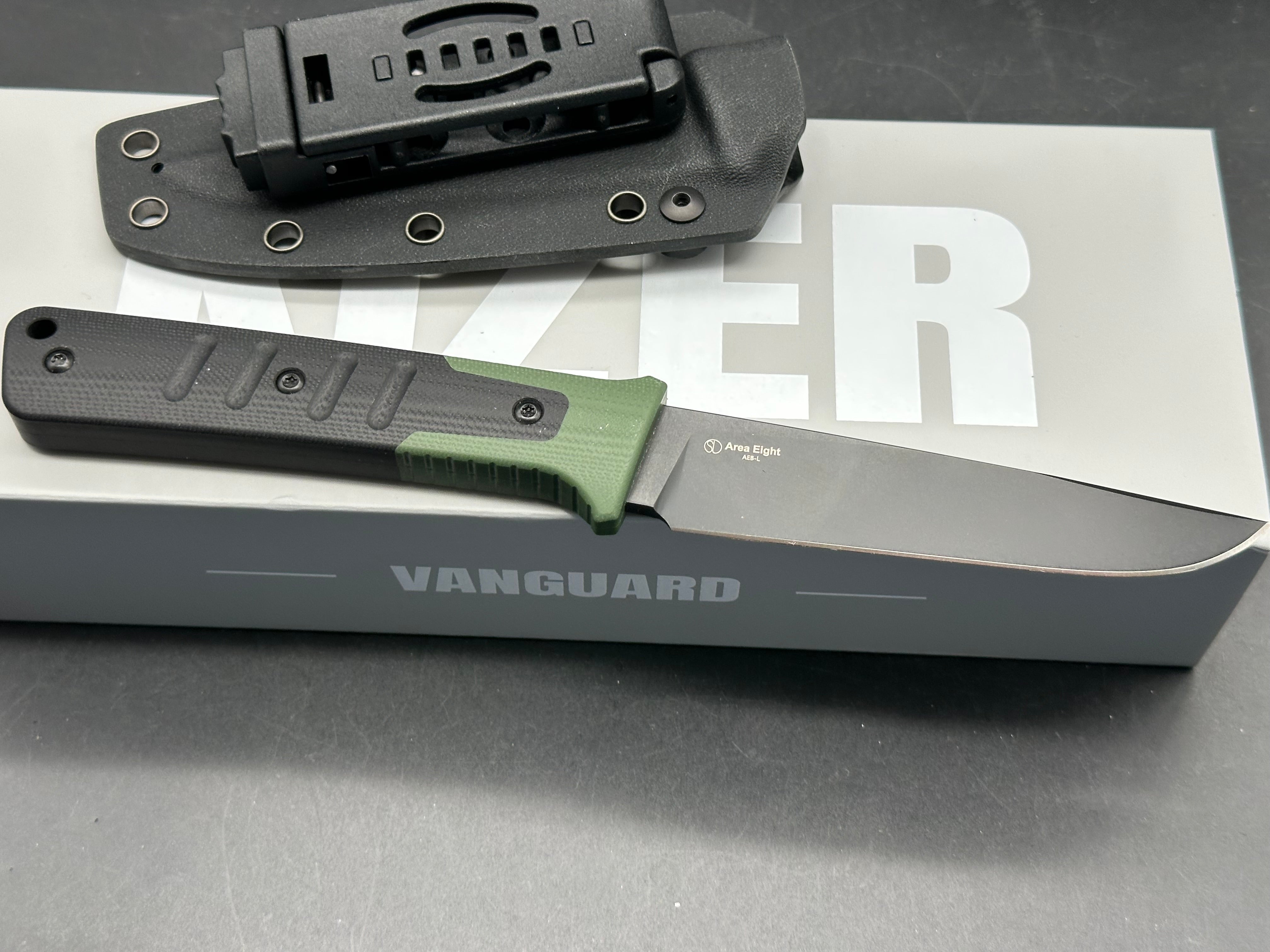 KIZER AREA EIGHT FIXED BLADE KNIFE GREEN/BLACK G10 HANDLE AEB-L DROP POINT