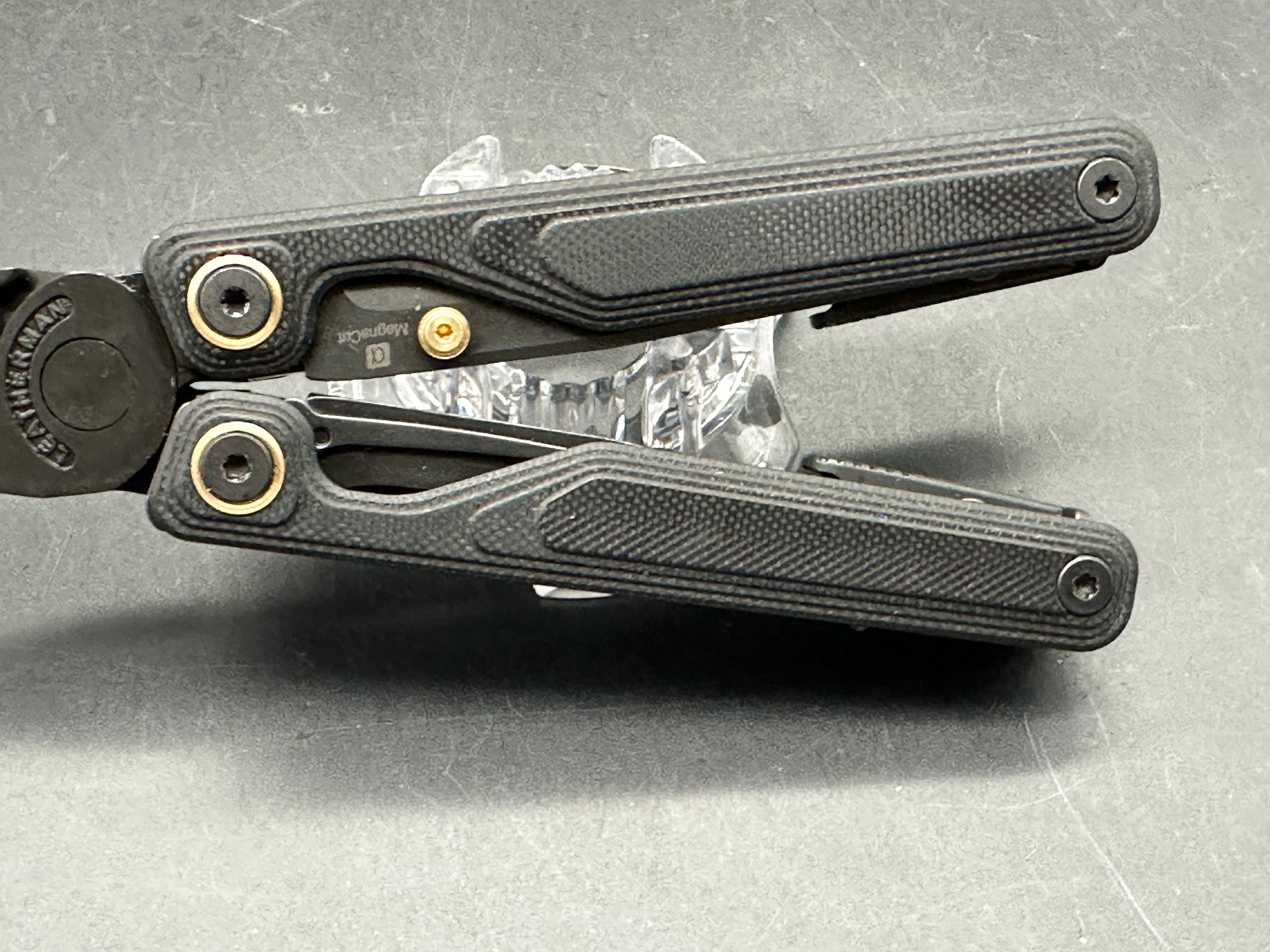 Leatherman Wave Alpha Obsidian 17-in-1 Multi-Tool, Black G-10 Handles, CM-Magnacut Blade