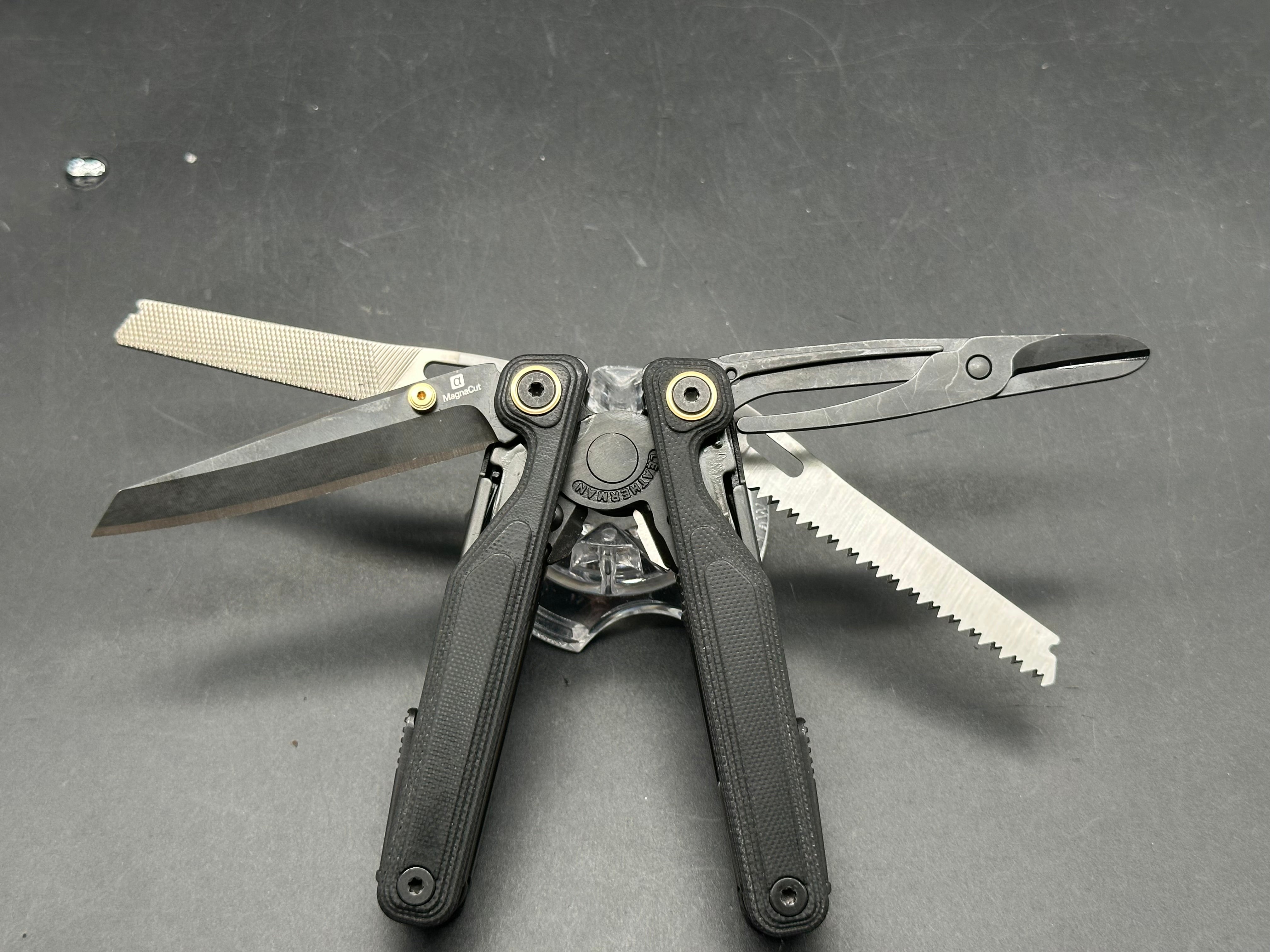 Leatherman Wave Alpha Obsidian 17-in-1 Multi-Tool, Black G-10 Handles, CM-Magnacut Blade