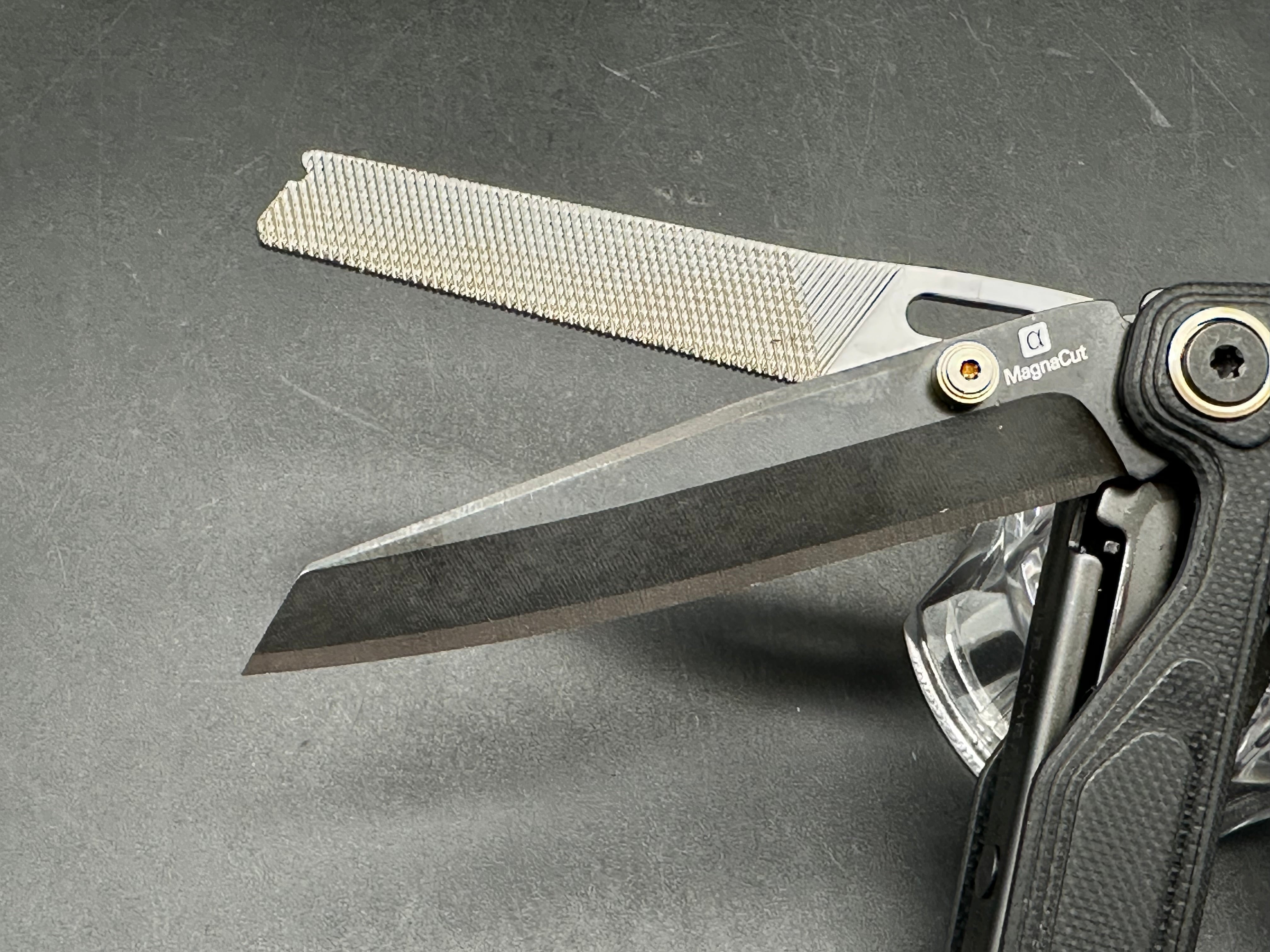 Leatherman Wave Alpha Obsidian 17-in-1 Multi-Tool, Black G-10 Handles, CM-Magnacut Blade