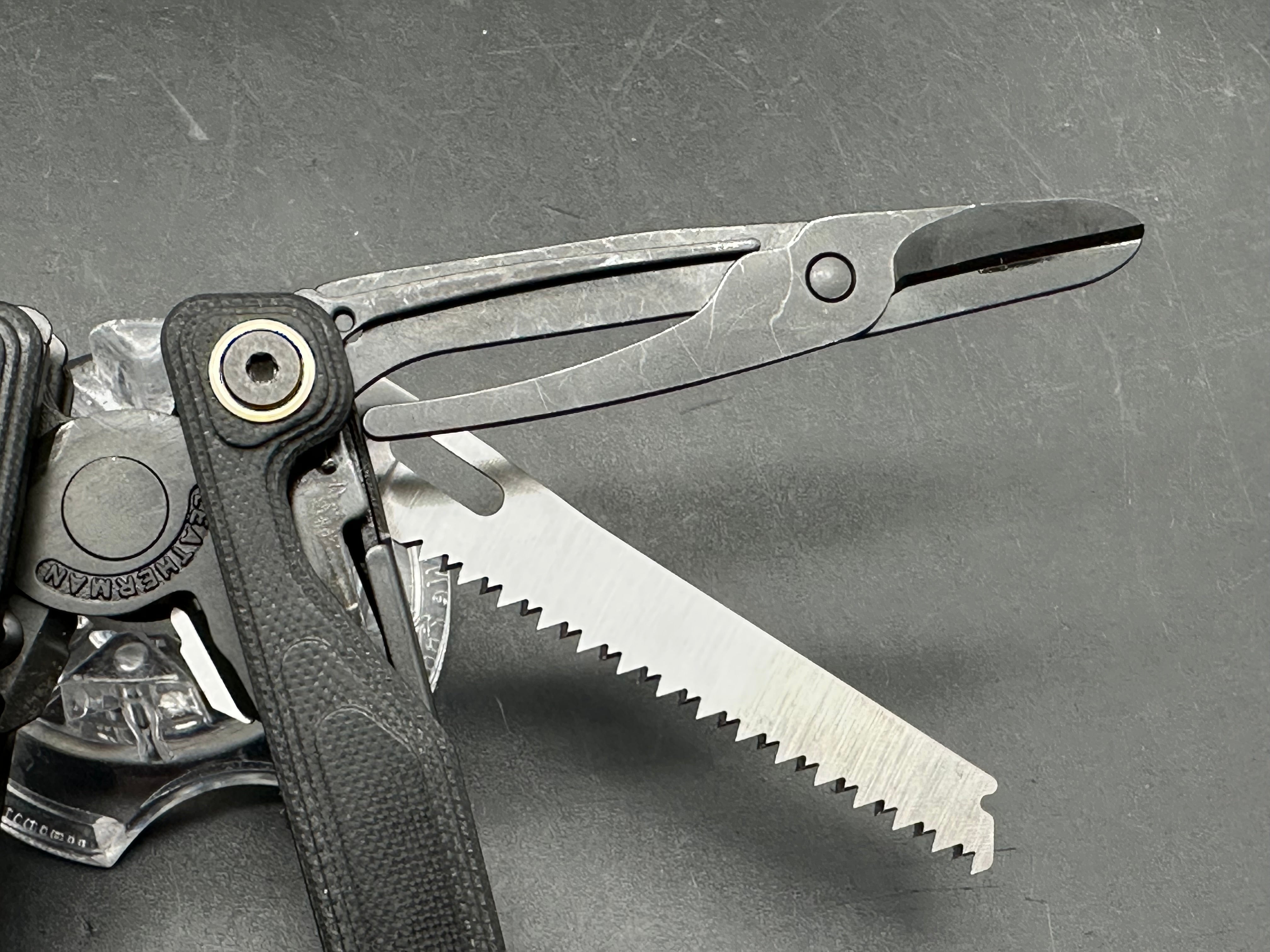 Leatherman Wave Alpha Obsidian 17-in-1 Multi-Tool, Black G-10 Handles, CM-Magnacut Blade