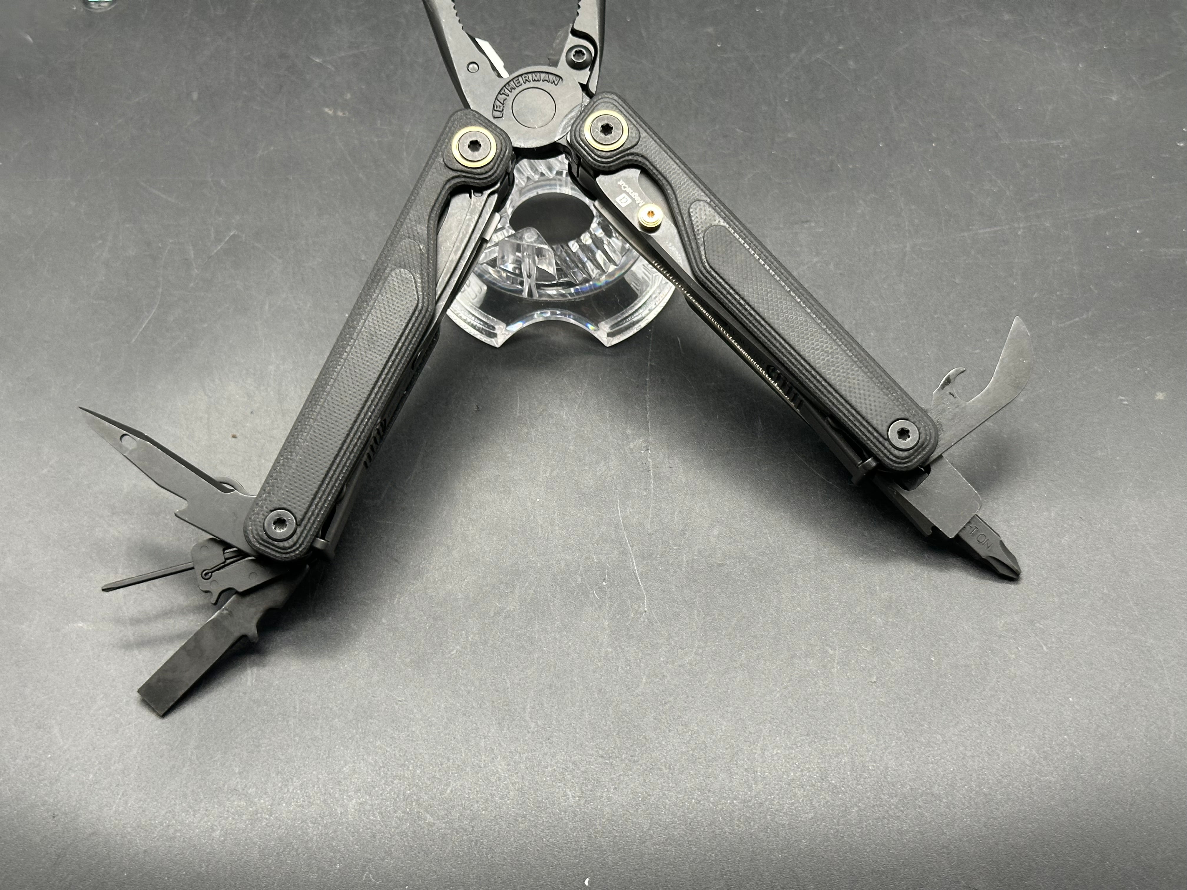 Leatherman Wave Alpha Obsidian 17-in-1 Multi-Tool, Black G-10 Handles, CM-Magnacut Blade