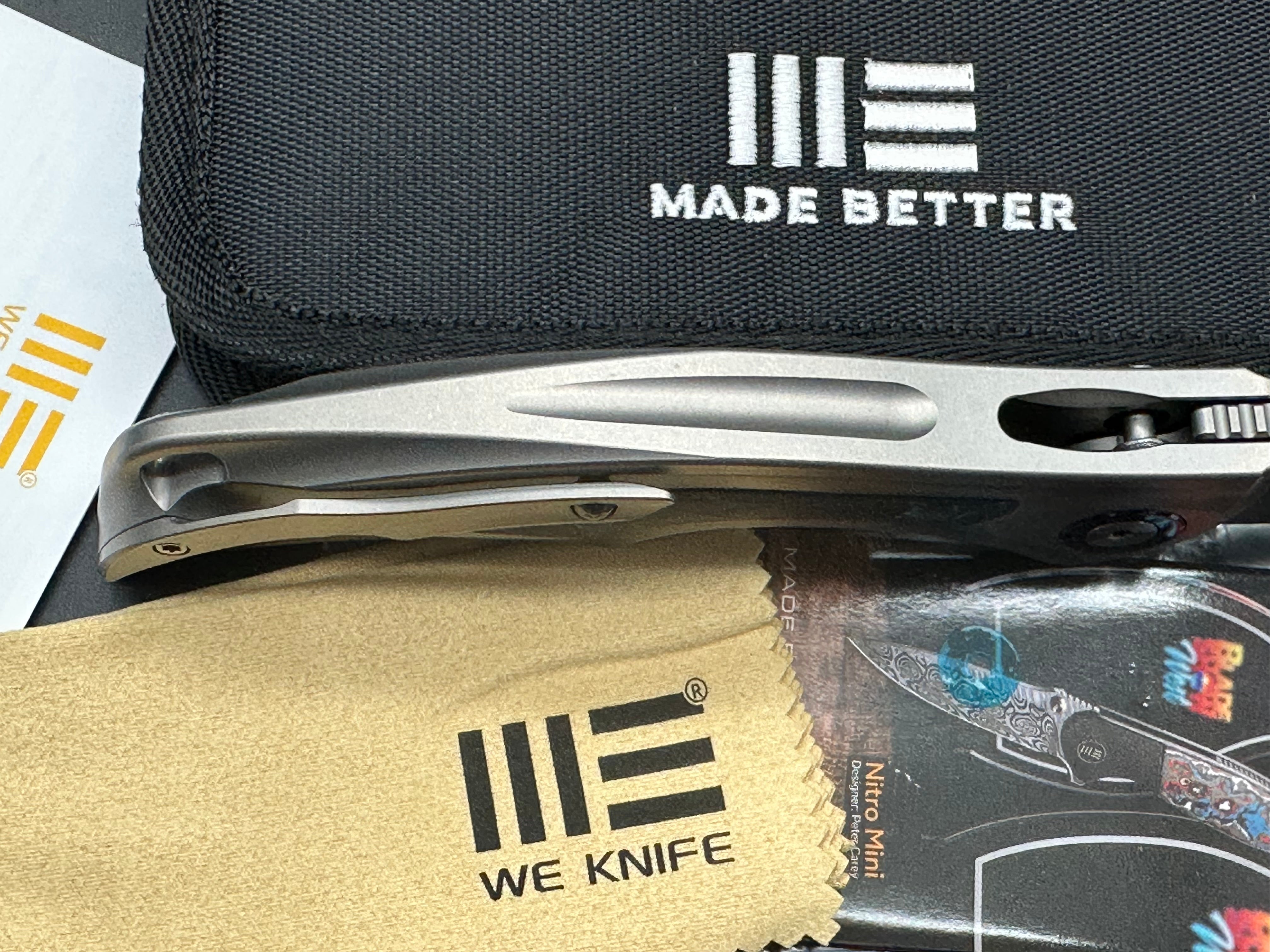 WE TIGHE DOWN FOLDING KNIFE GRAY TITANIUM/BLUE CARBON FIBER HANDLE M390 DROP POINT