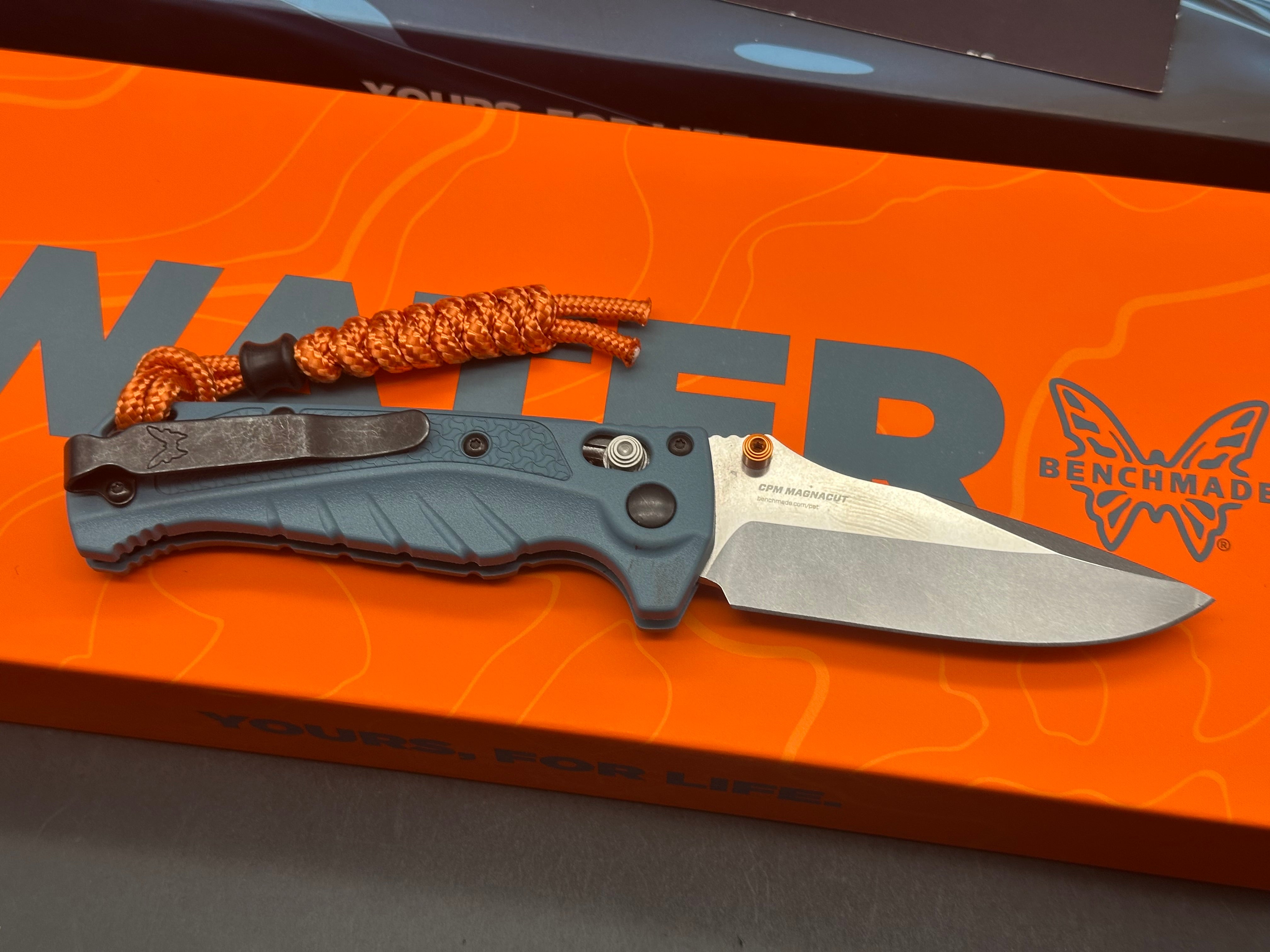 Benchmade Mini Adira MagnaCut AXIS Lock Knife Blue Grivory (3.2" SW)