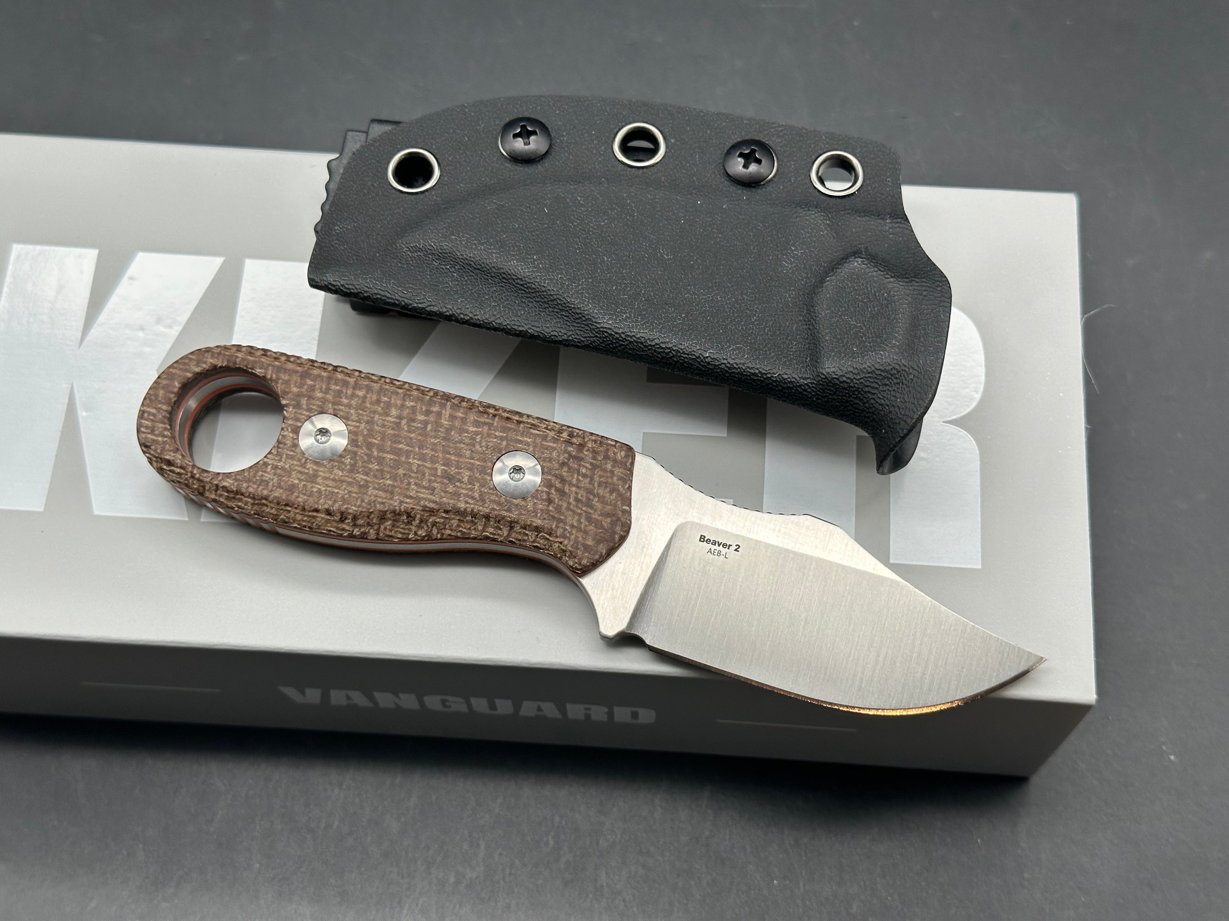 KIZER BEAVER 2 BROWN/ORANGE MICARTA HANDLE AEB-L CLIP POINT PLAIN EDGE SATIN FINISH