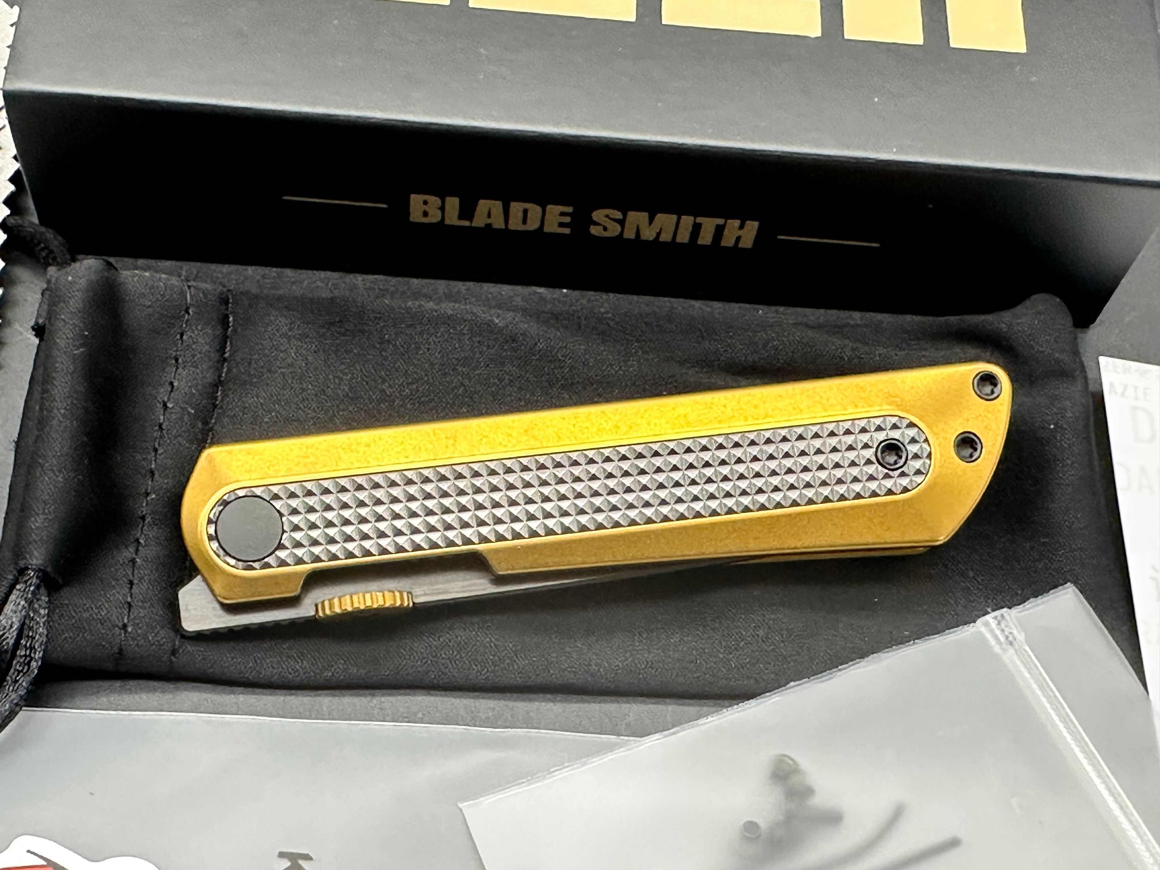 KIZER QUOLL GOLD/BLACK TITANIUM/ZIRCONIUM HANDLE S45VN DROP POINT PLAIN BLACK BLADE