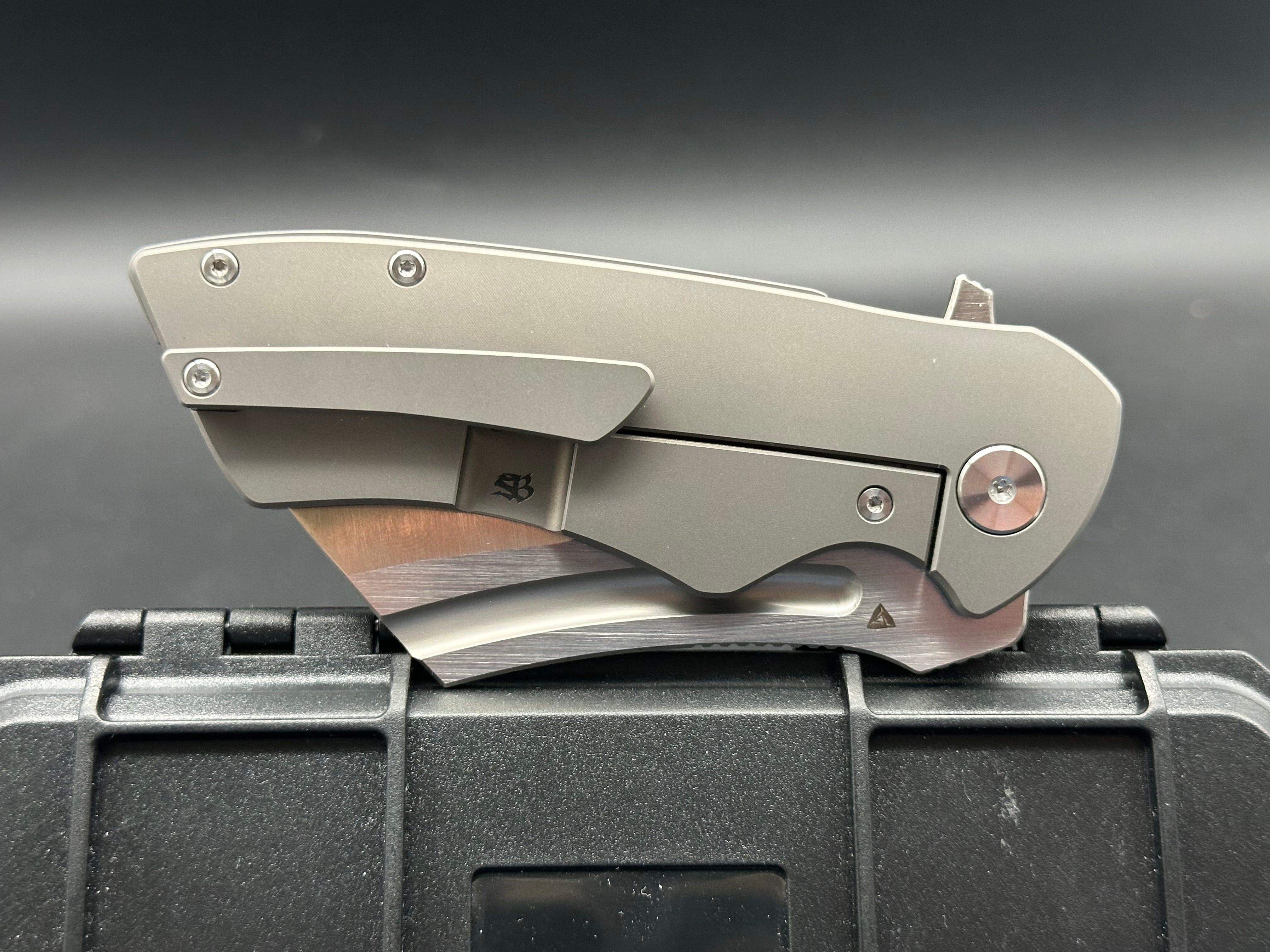 TUYA HELLFIRE MINI FOLDING KNIFE TITANIUM/CARBON FIBER HANDLE S90V PLAIN EDGE