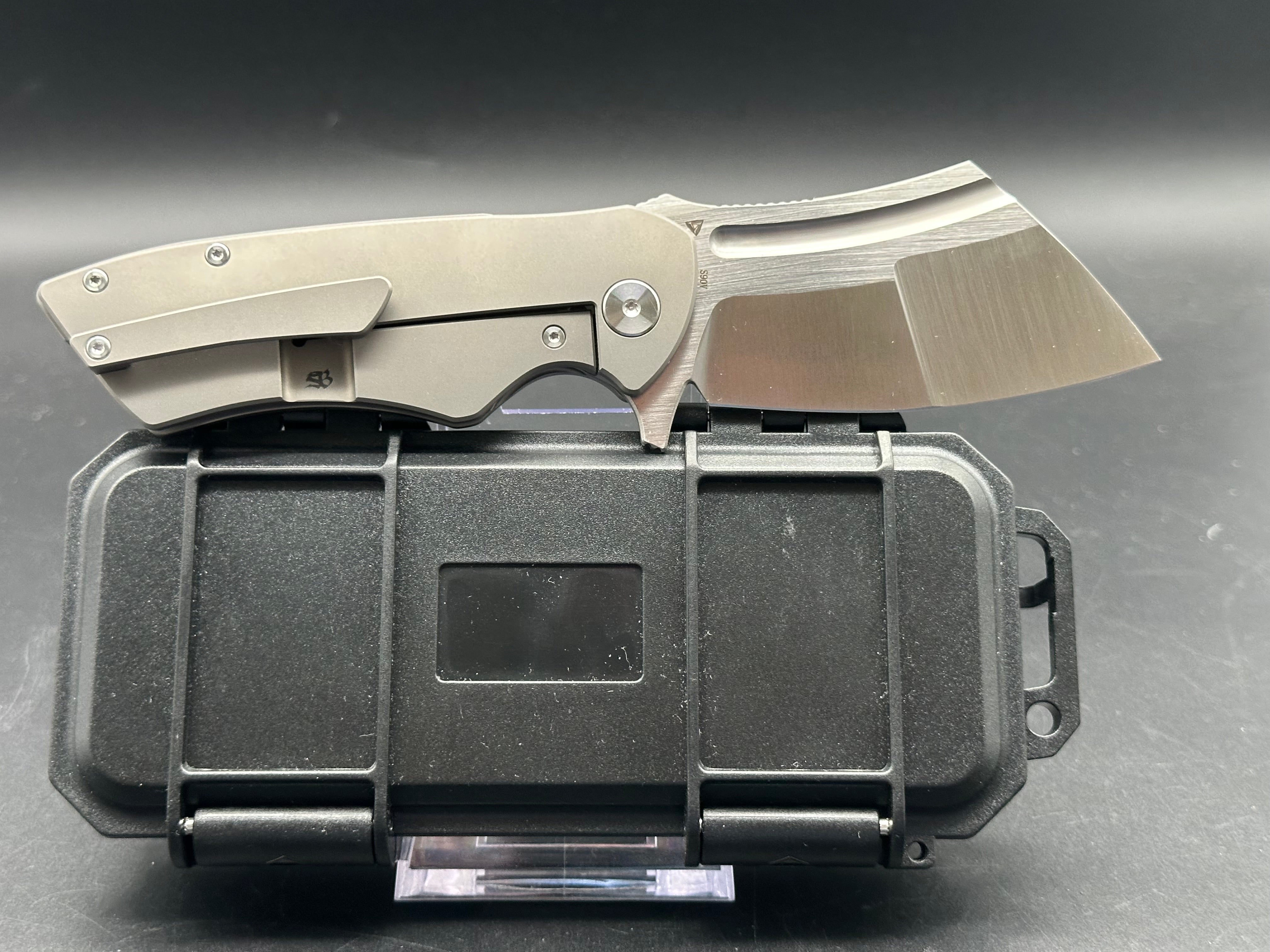 TUYA HELLFIRE MINI FOLDING KNIFE TITANIUM/CARBON FIBER HANDLE S90V PLAIN EDGE