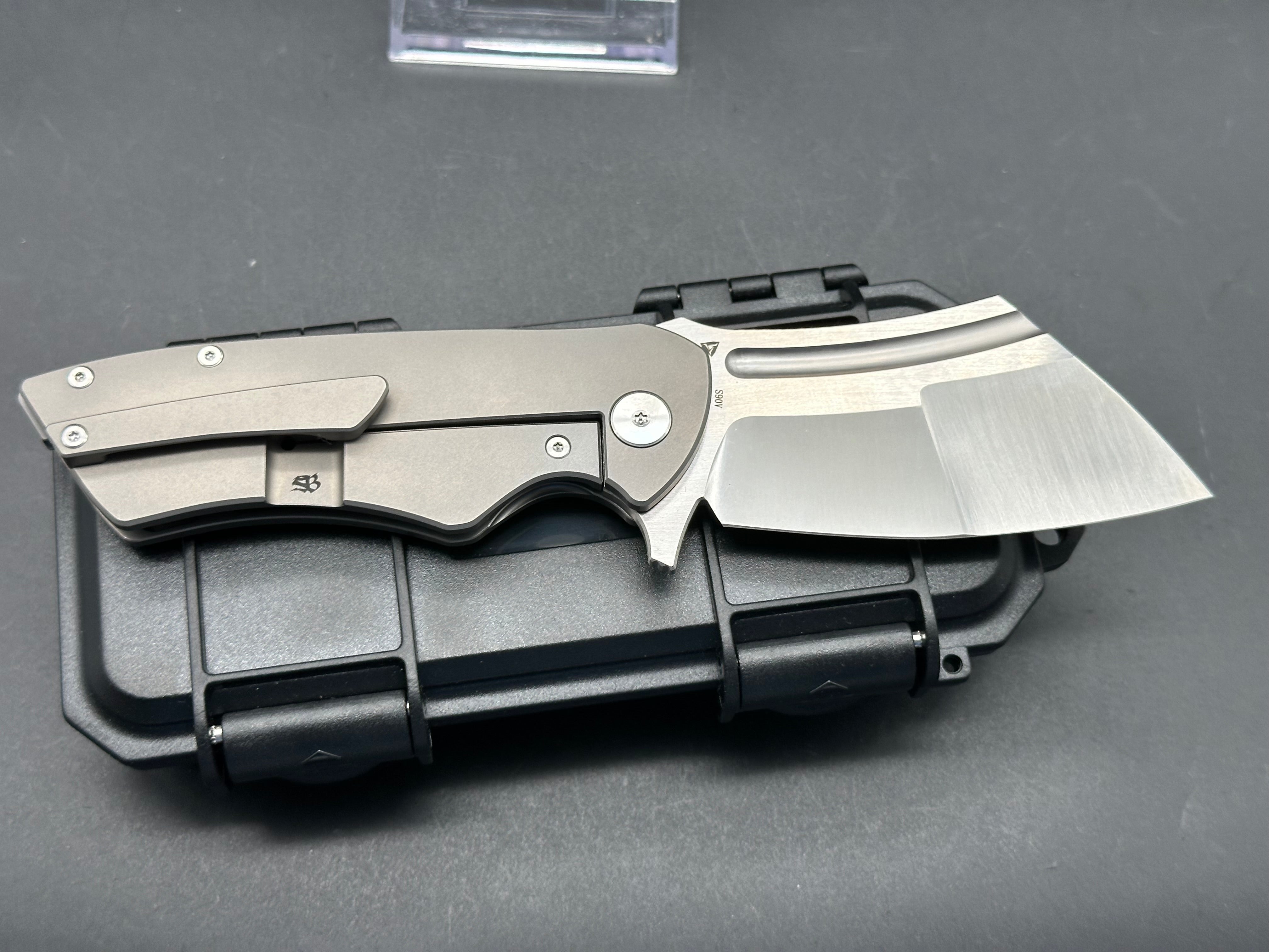 TUYA HELLFIRE MINI FOLDING KNIFE TITANIUM/CARBON FIBER HANDLE S90V PLAIN EDGE