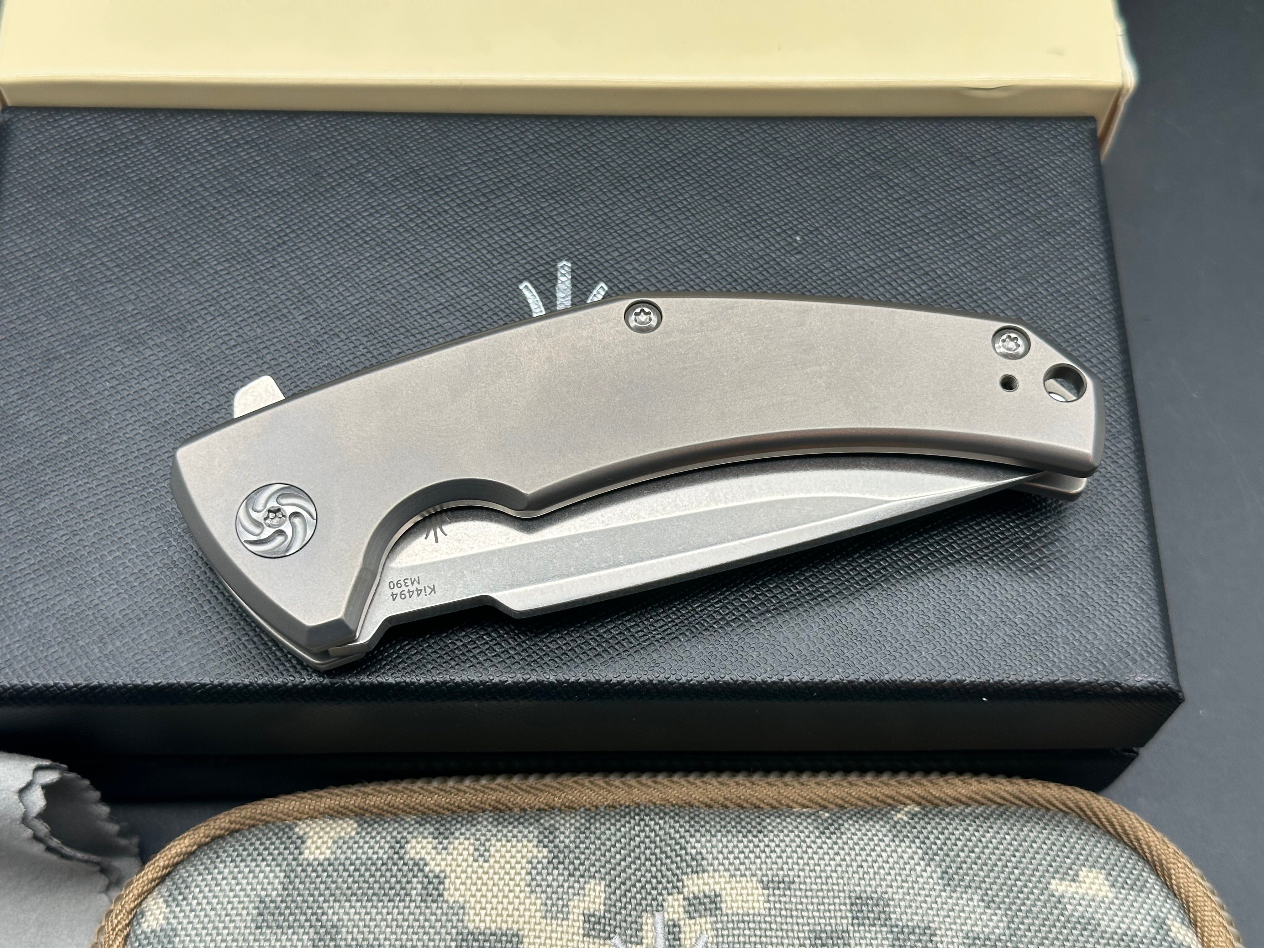 Kizer Mjolnir (Ki4494), Stonewashed M390 Blade, Bead Blasted Titanium Handles, Bead Blasted Titanium Pocket Clip